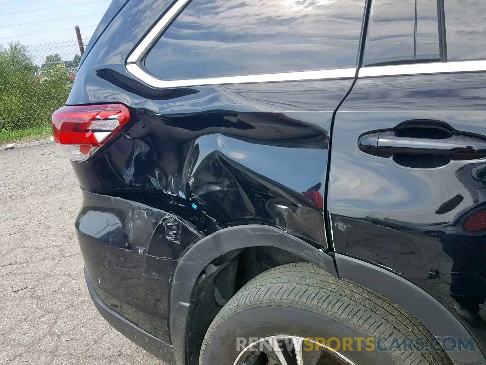 9 Photograph of a damaged car 5TDBZRFH2KS923189 TOYOTA HIGHLANDER 2019