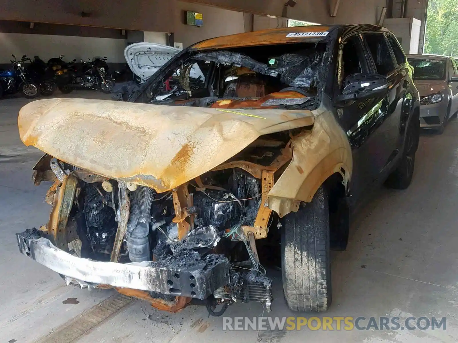 2 Photograph of a damaged car 5TDBZRFH2KS923872 TOYOTA HIGHLANDER 2019