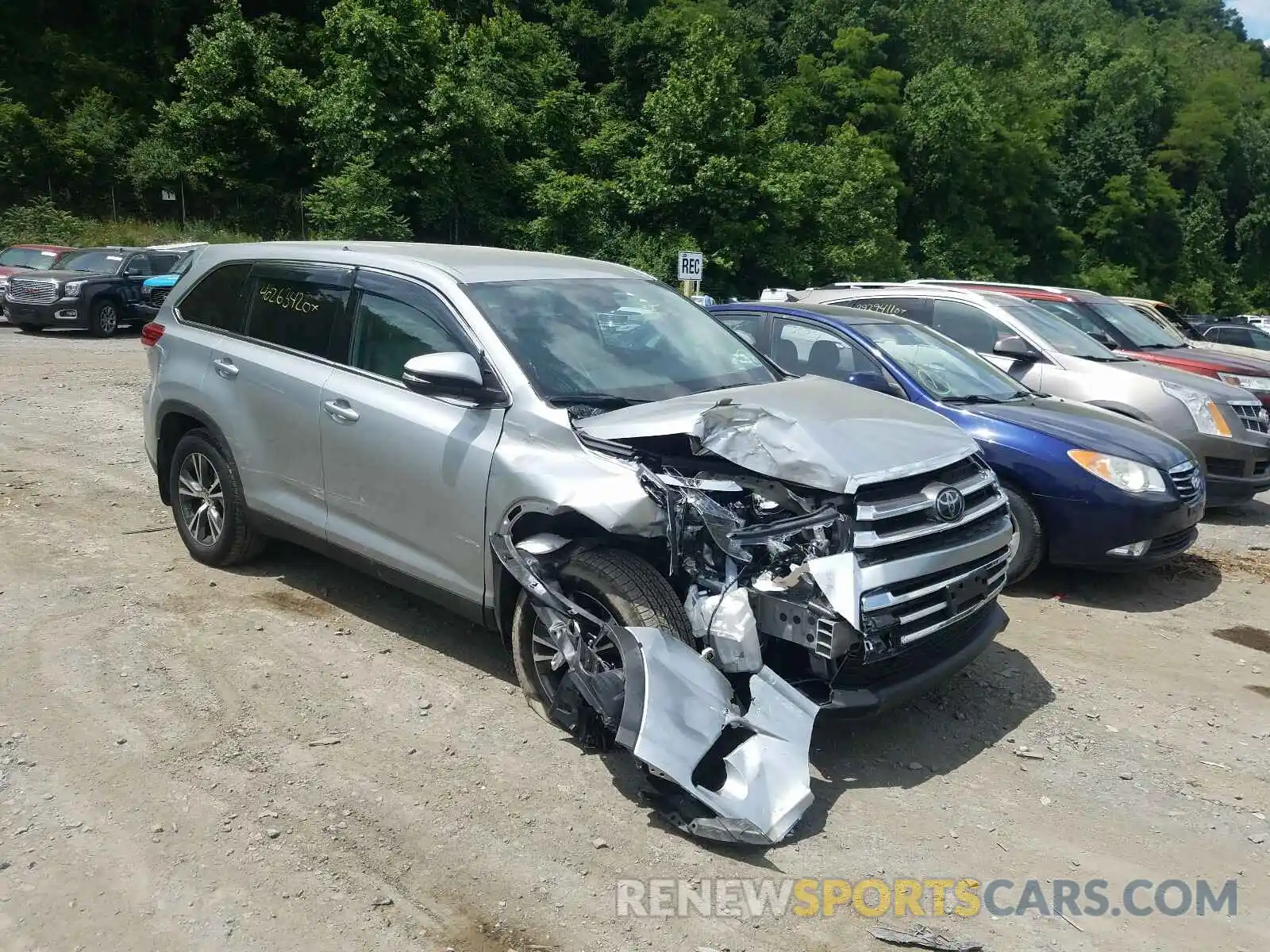 1 Photograph of a damaged car 5TDBZRFH2KS932572 TOYOTA HIGHLANDER 2019