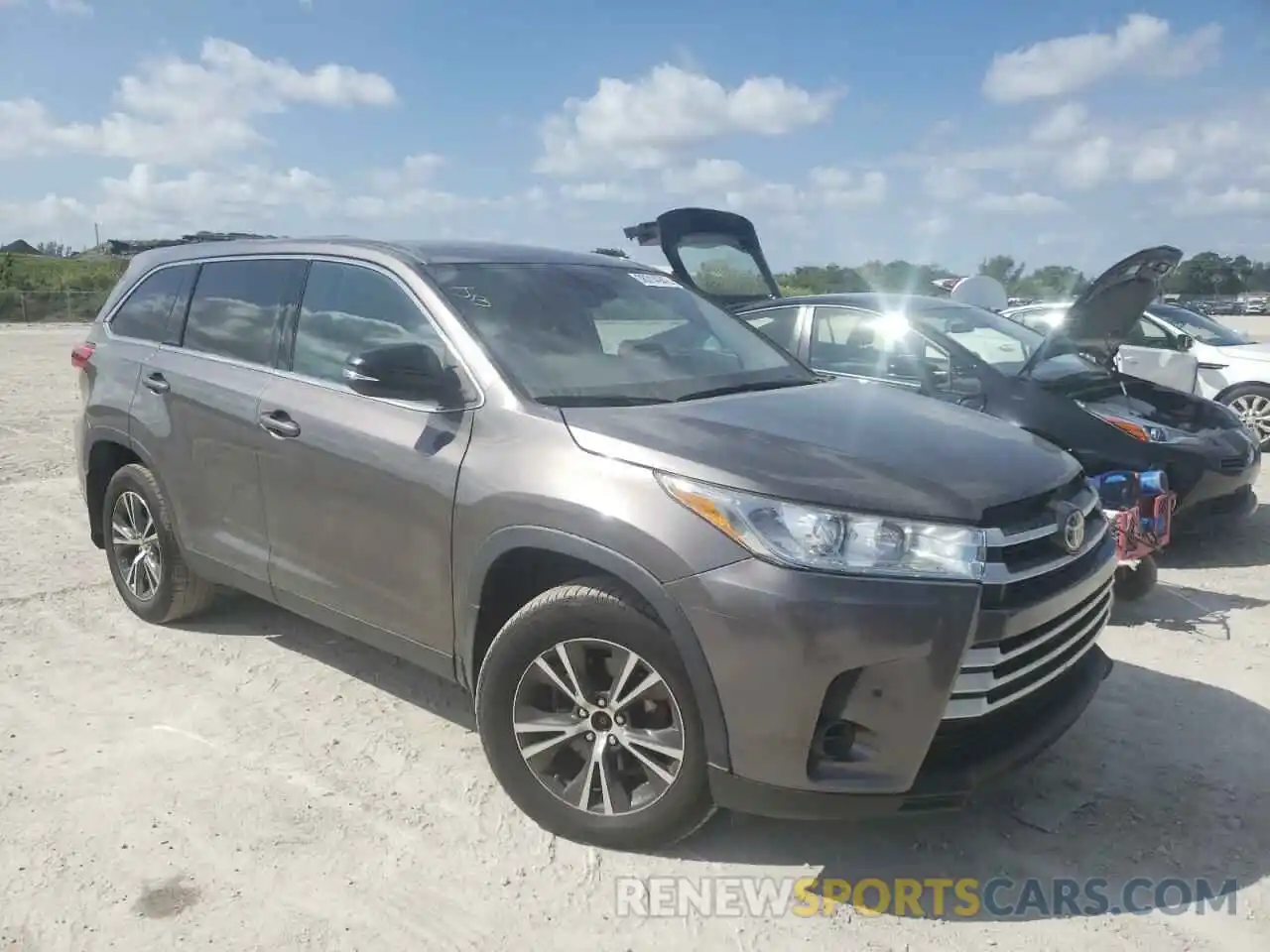 1 Photograph of a damaged car 5TDBZRFH2KS936623 TOYOTA HIGHLANDER 2019