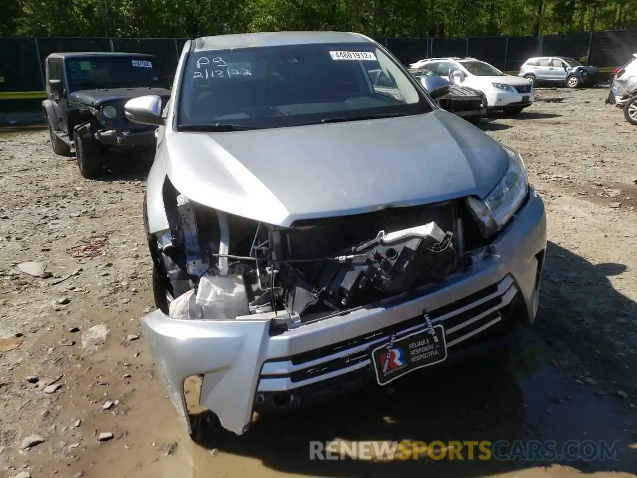 9 Photograph of a damaged car 5TDBZRFH2KS944303 TOYOTA HIGHLANDER 2019