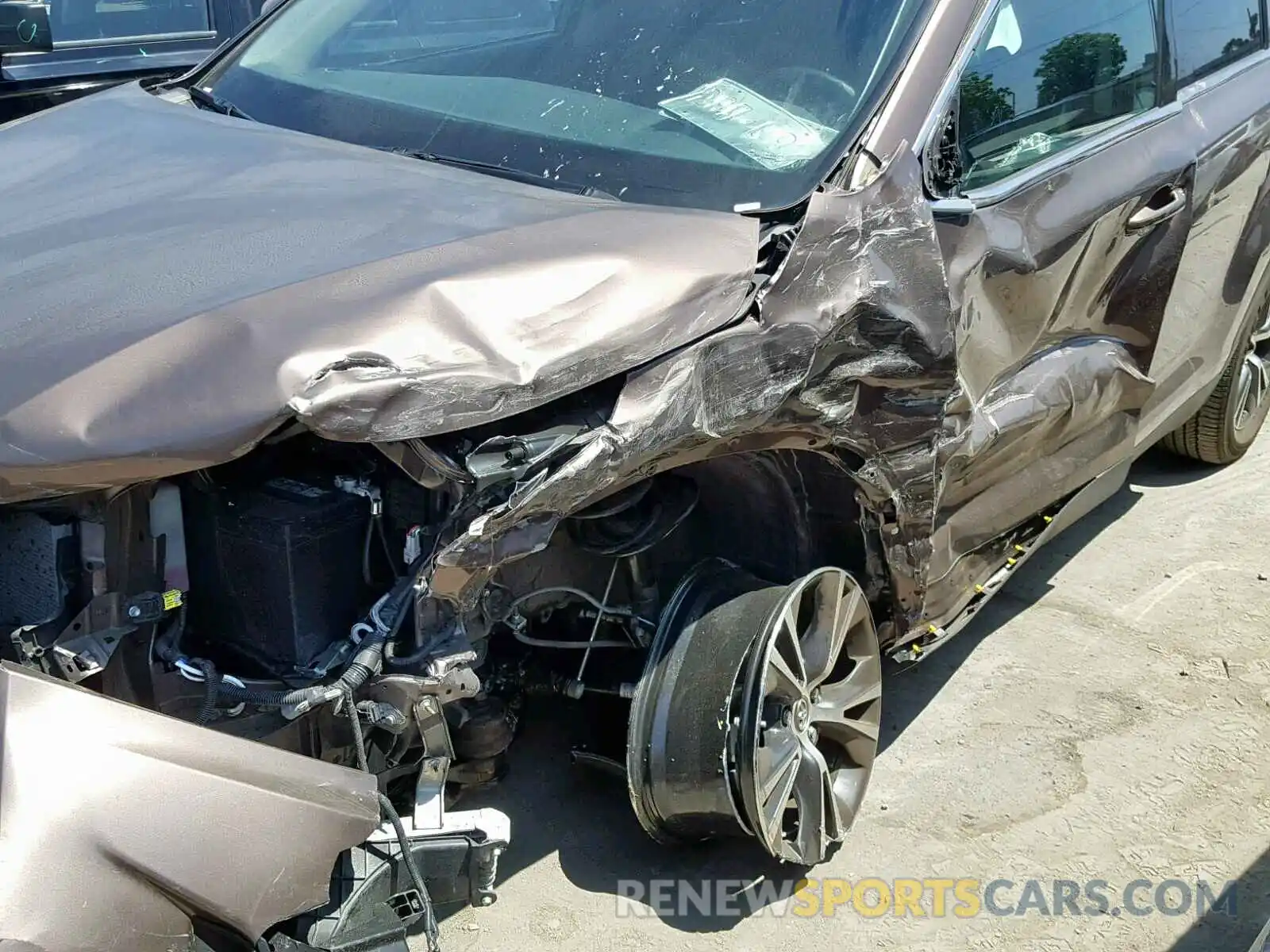 9 Photograph of a damaged car 5TDBZRFH2KS945239 TOYOTA HIGHLANDER 2019