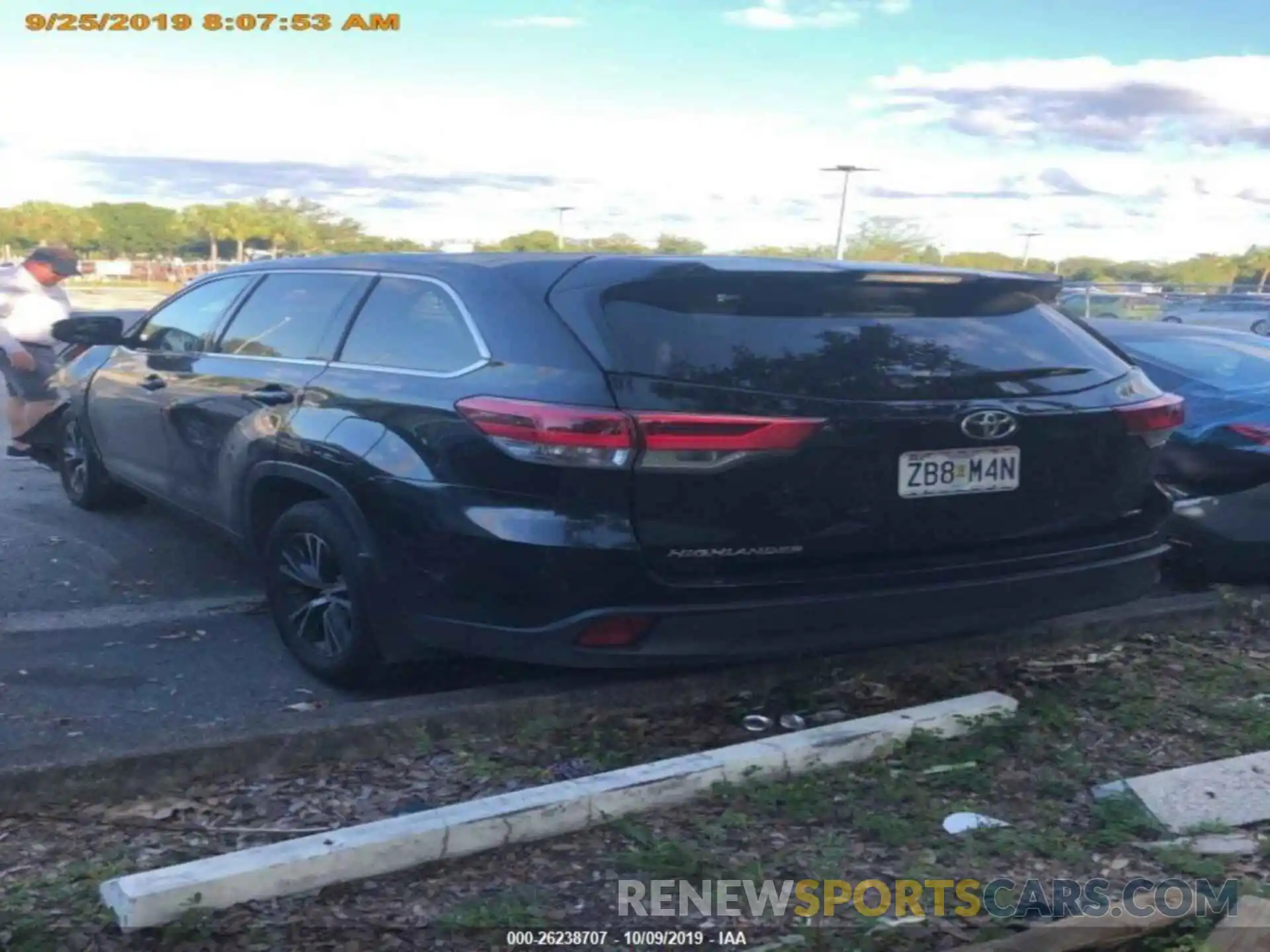 13 Photograph of a damaged car 5TDBZRFH2KS946228 TOYOTA HIGHLANDER 2019