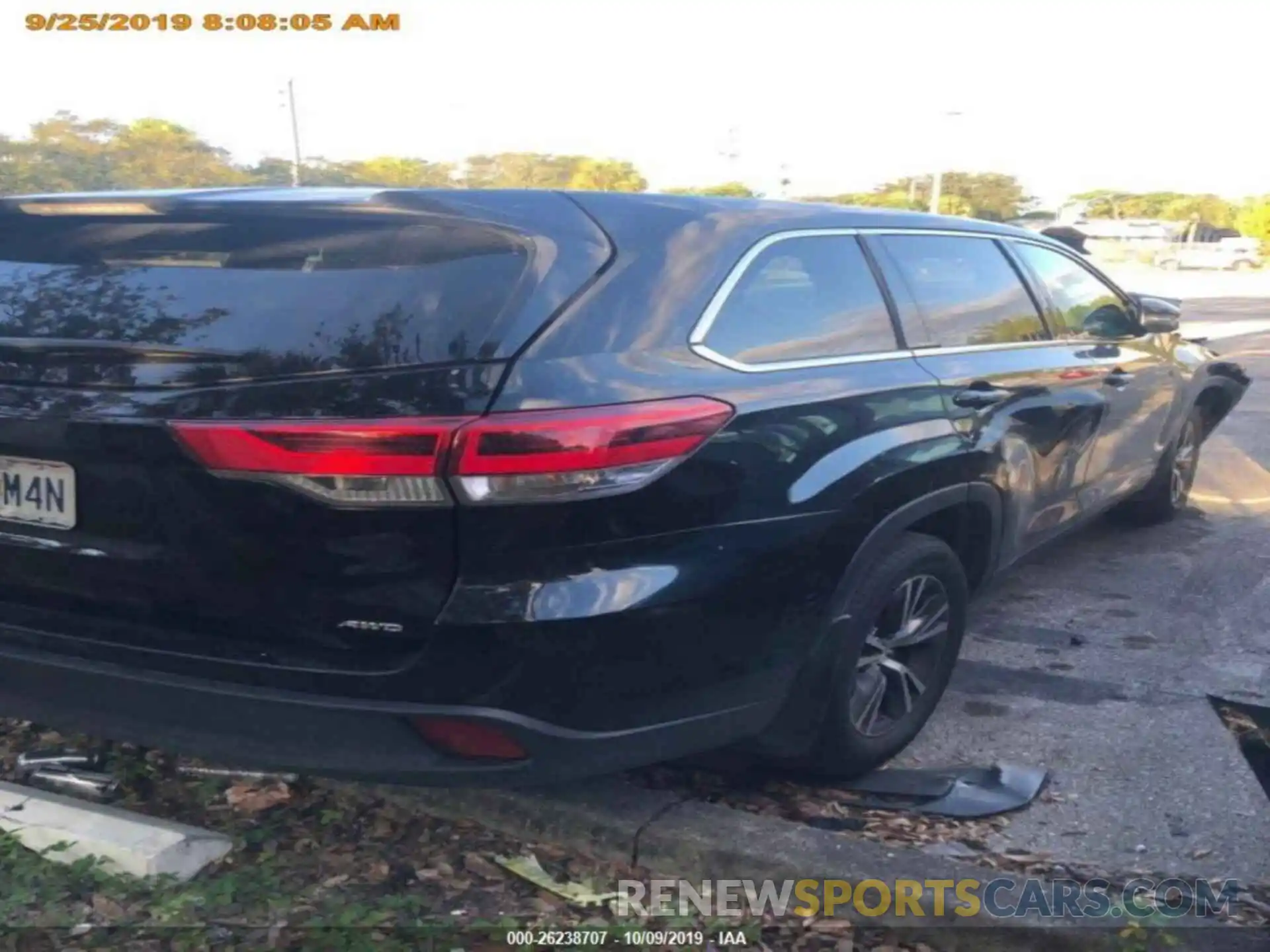 16 Photograph of a damaged car 5TDBZRFH2KS946228 TOYOTA HIGHLANDER 2019