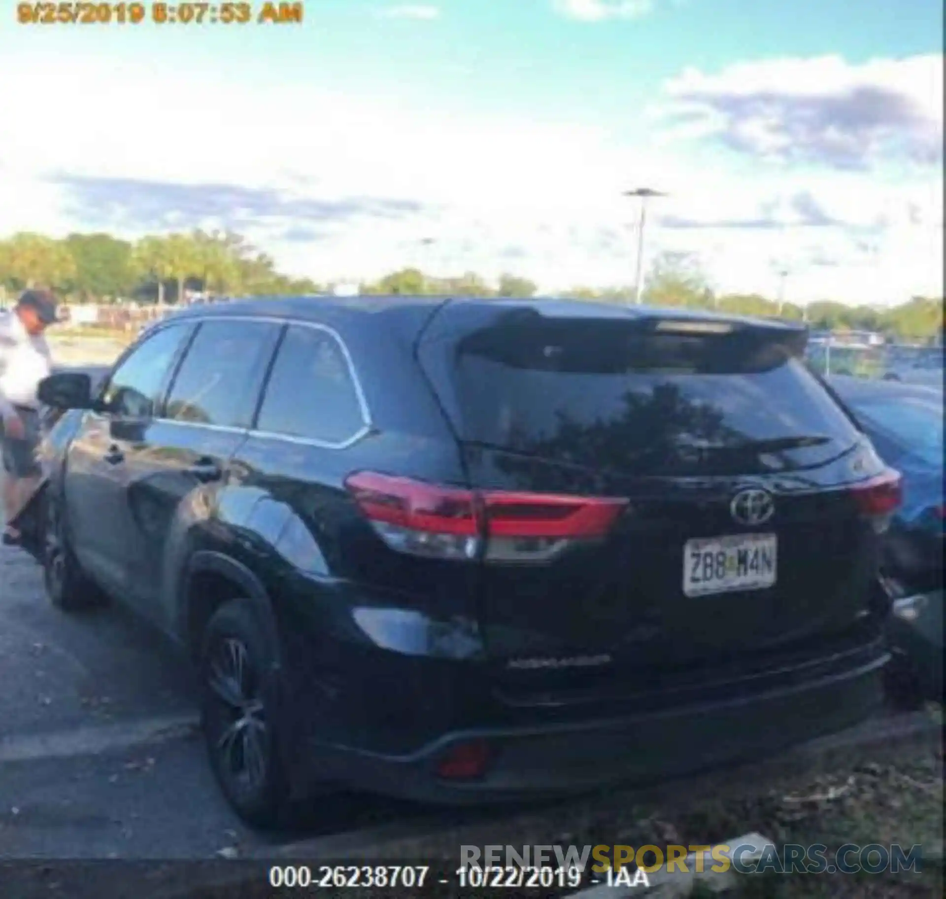 3 Photograph of a damaged car 5TDBZRFH2KS946228 TOYOTA HIGHLANDER 2019