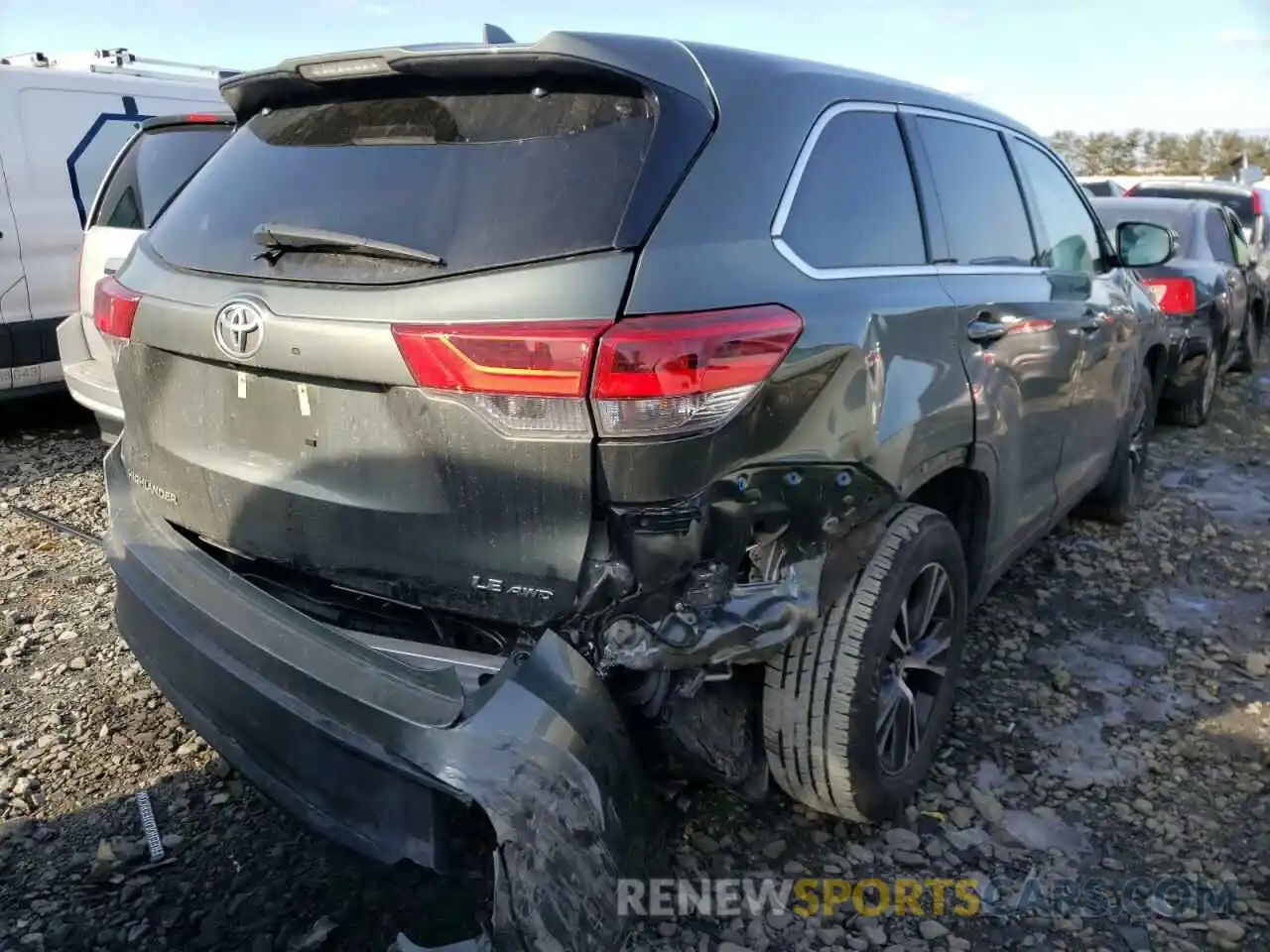 4 Photograph of a damaged car 5TDBZRFH2KS951462 TOYOTA HIGHLANDER 2019