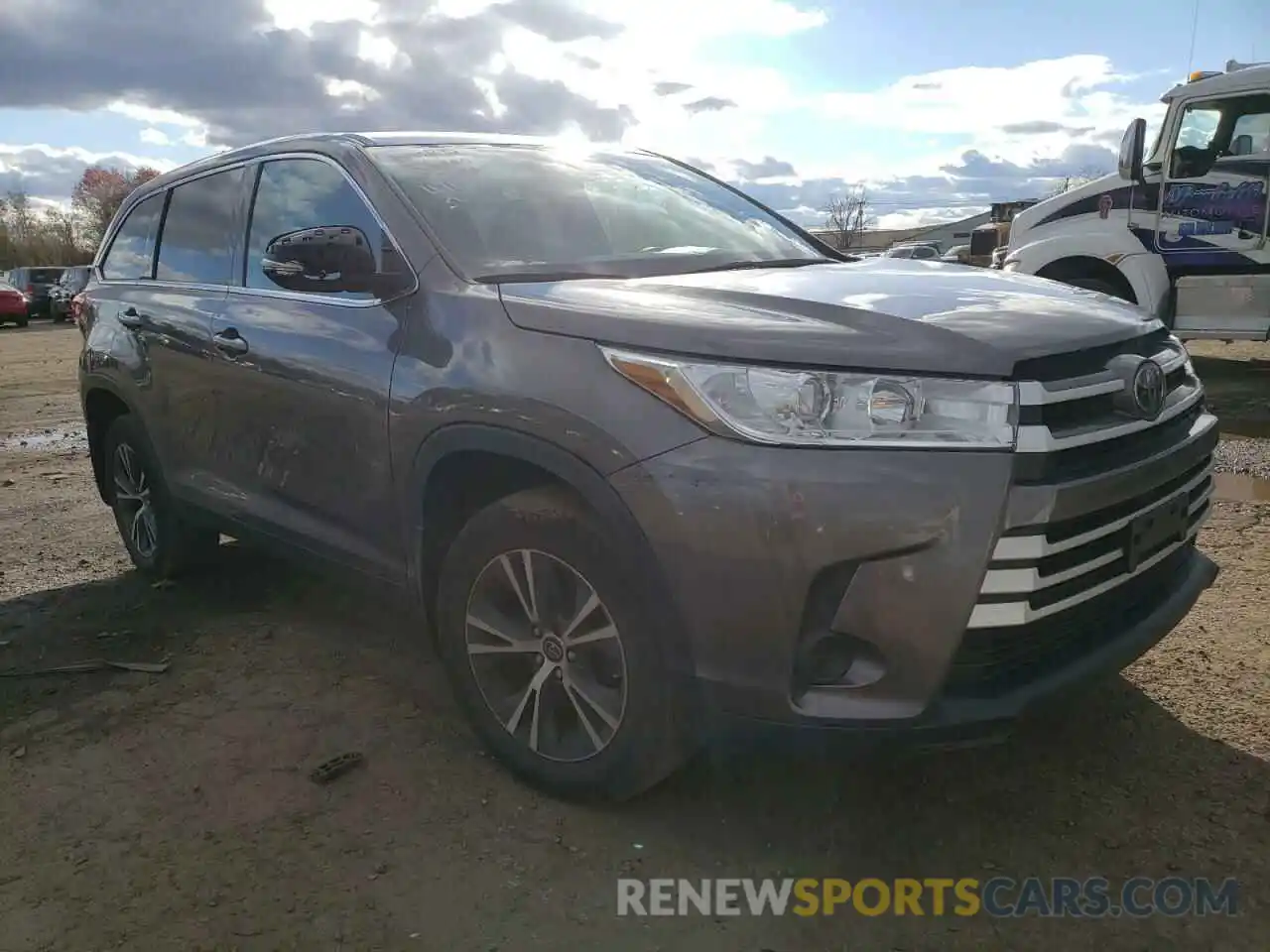 1 Photograph of a damaged car 5TDBZRFH2KS951798 TOYOTA HIGHLANDER 2019