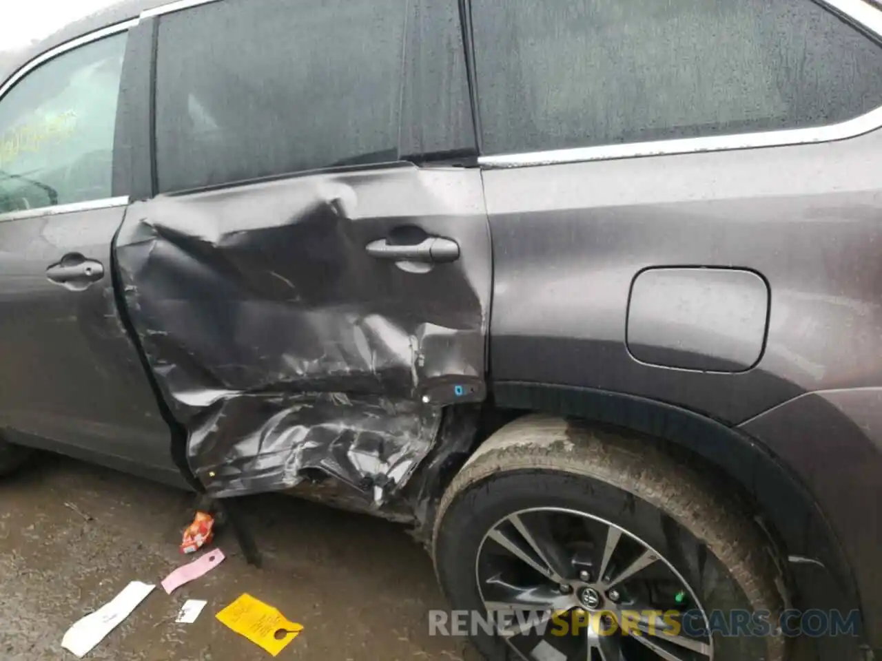 9 Photograph of a damaged car 5TDBZRFH2KS964762 TOYOTA HIGHLANDER 2019