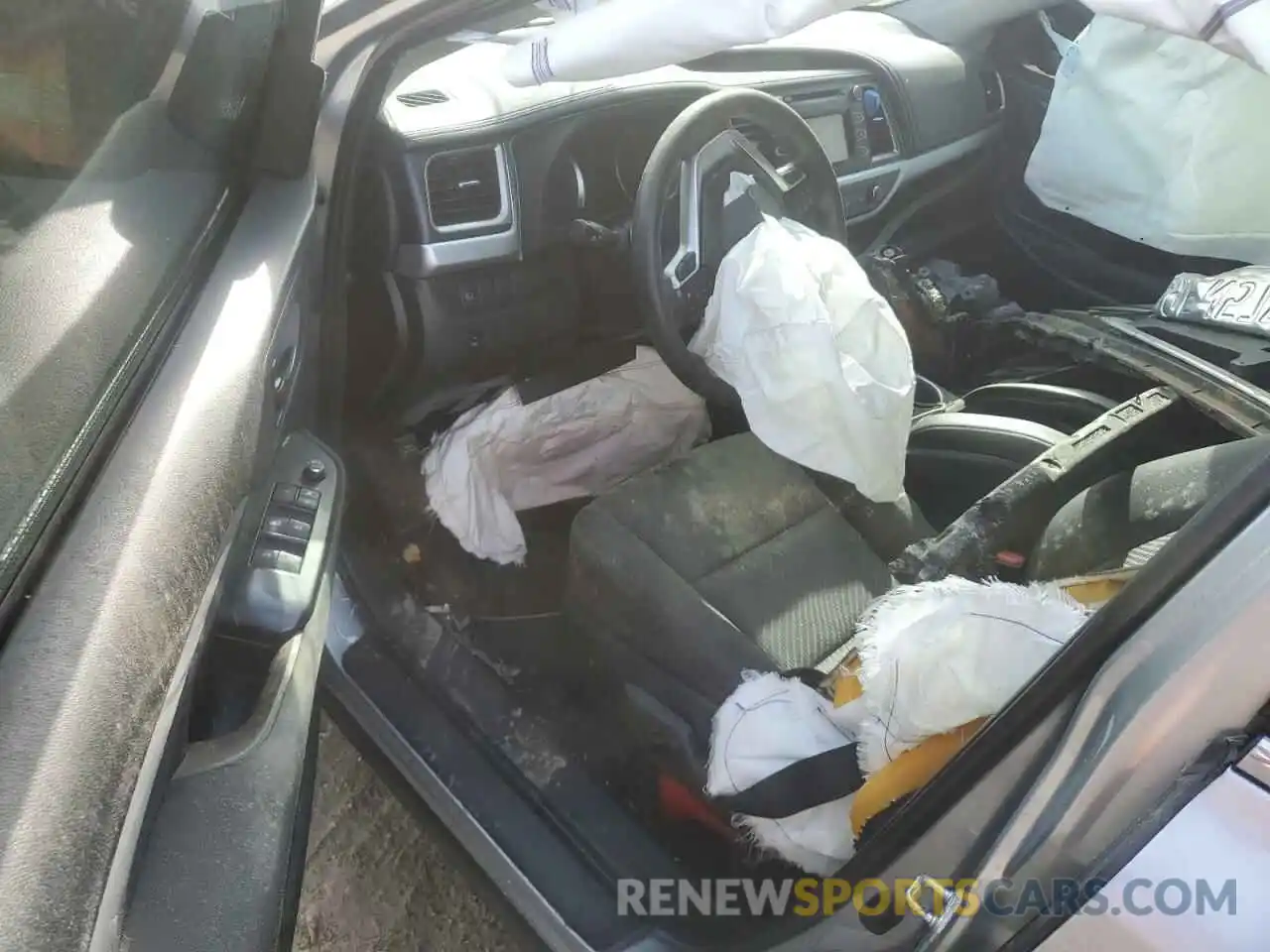 8 Photograph of a damaged car 5TDBZRFH2KS967404 TOYOTA HIGHLANDER 2019