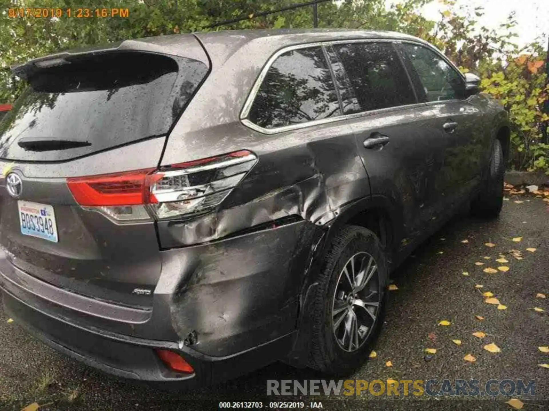 11 Photograph of a damaged car 5TDBZRFH2KS978063 TOYOTA HIGHLANDER 2019