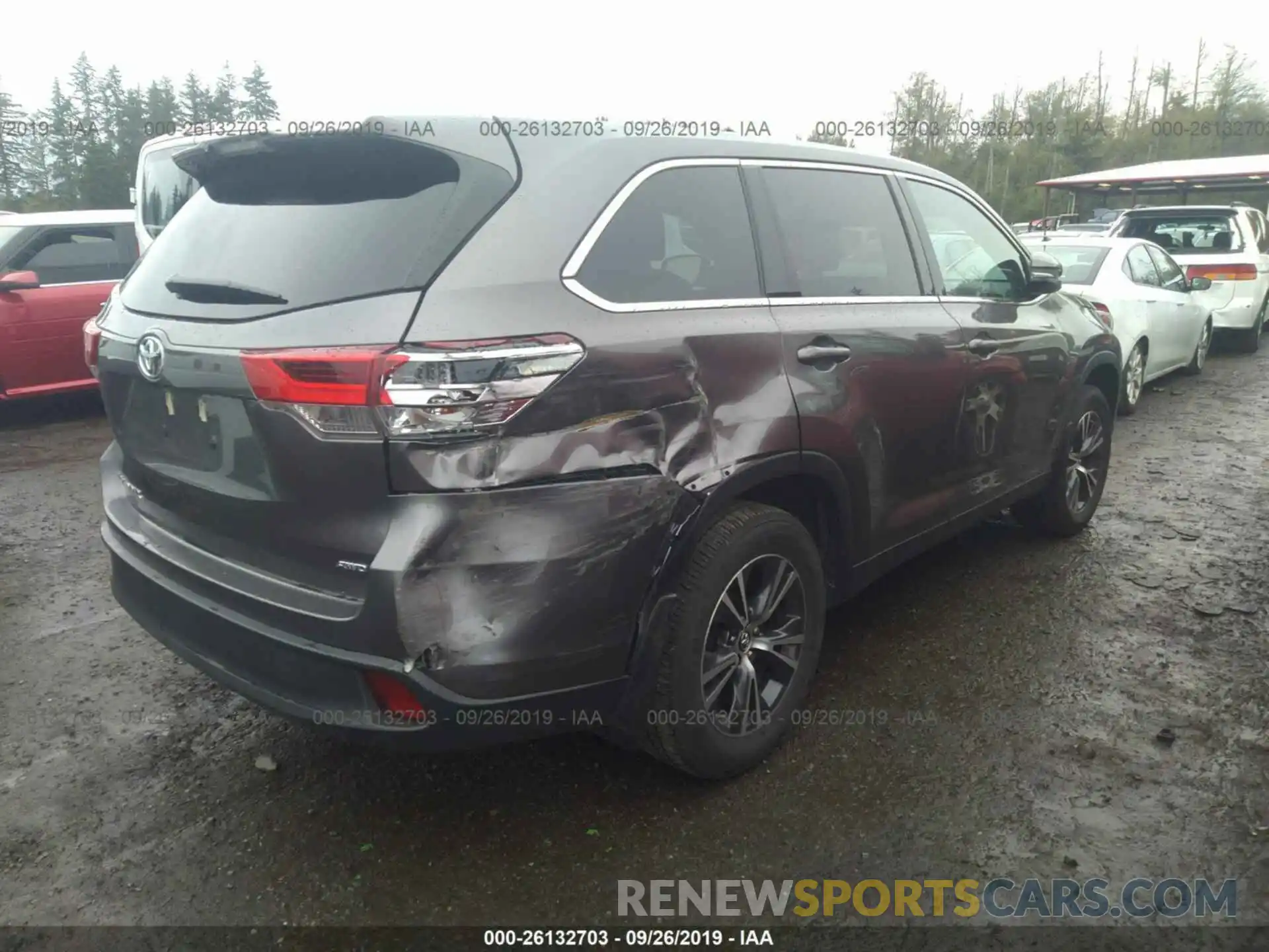 4 Photograph of a damaged car 5TDBZRFH2KS978063 TOYOTA HIGHLANDER 2019