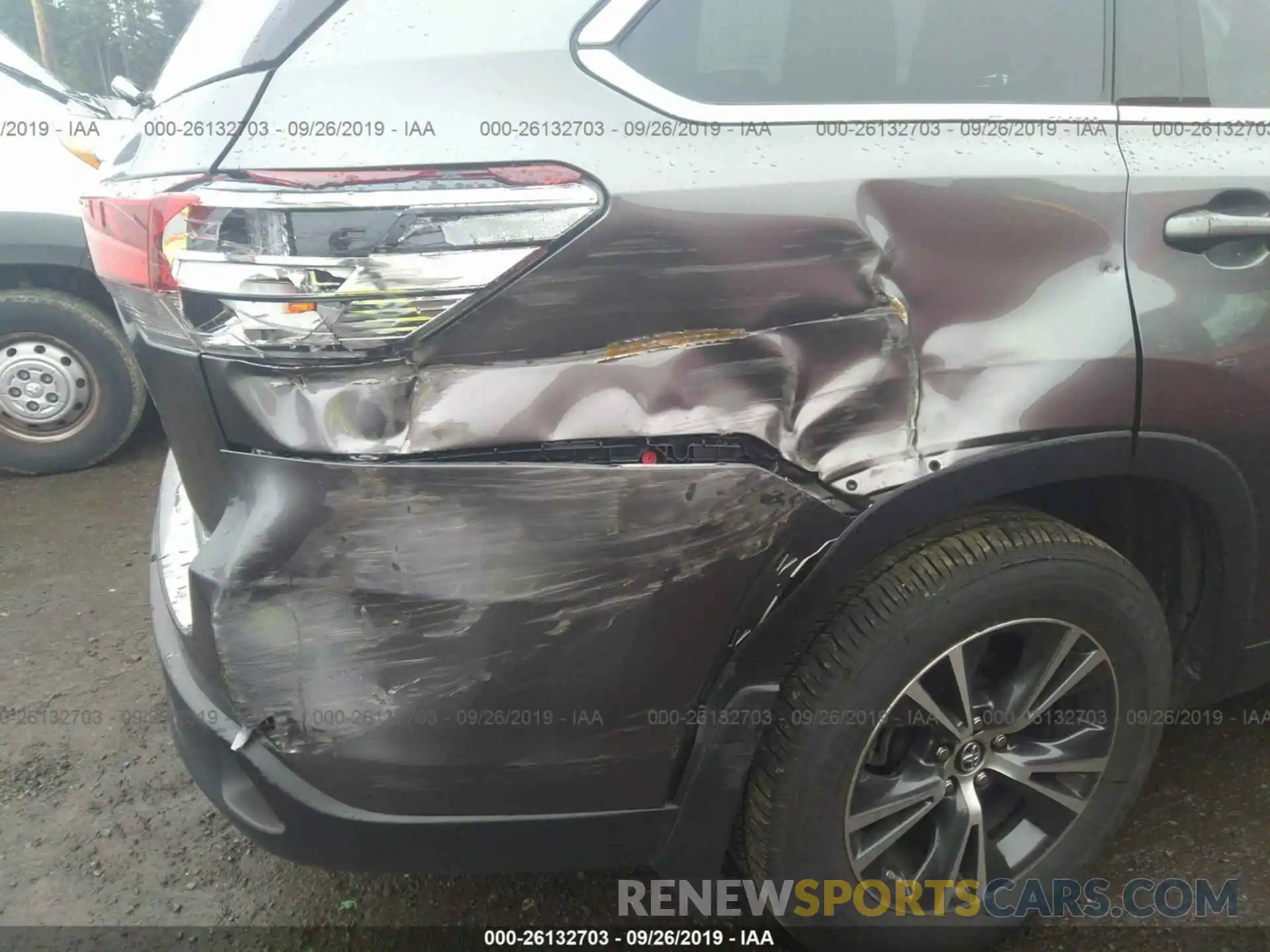 6 Photograph of a damaged car 5TDBZRFH2KS978063 TOYOTA HIGHLANDER 2019