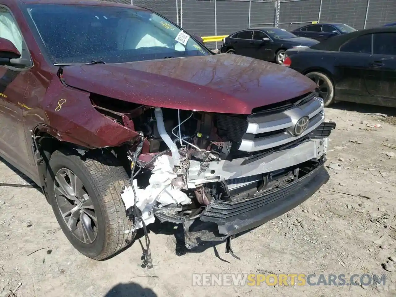 9 Photograph of a damaged car 5TDBZRFH2KS983554 TOYOTA HIGHLANDER 2019