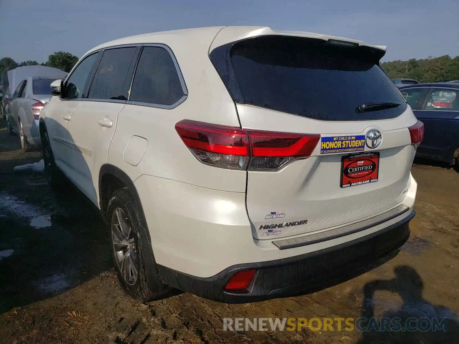 3 Photograph of a damaged car 5TDBZRFH2KS983778 TOYOTA HIGHLANDER 2019