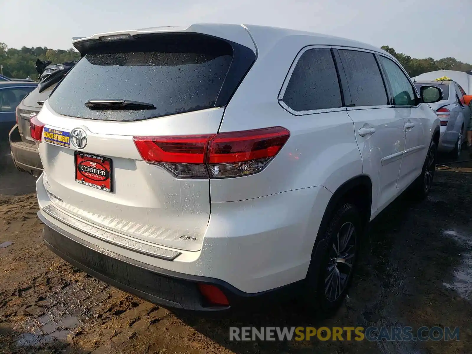 4 Photograph of a damaged car 5TDBZRFH2KS983778 TOYOTA HIGHLANDER 2019