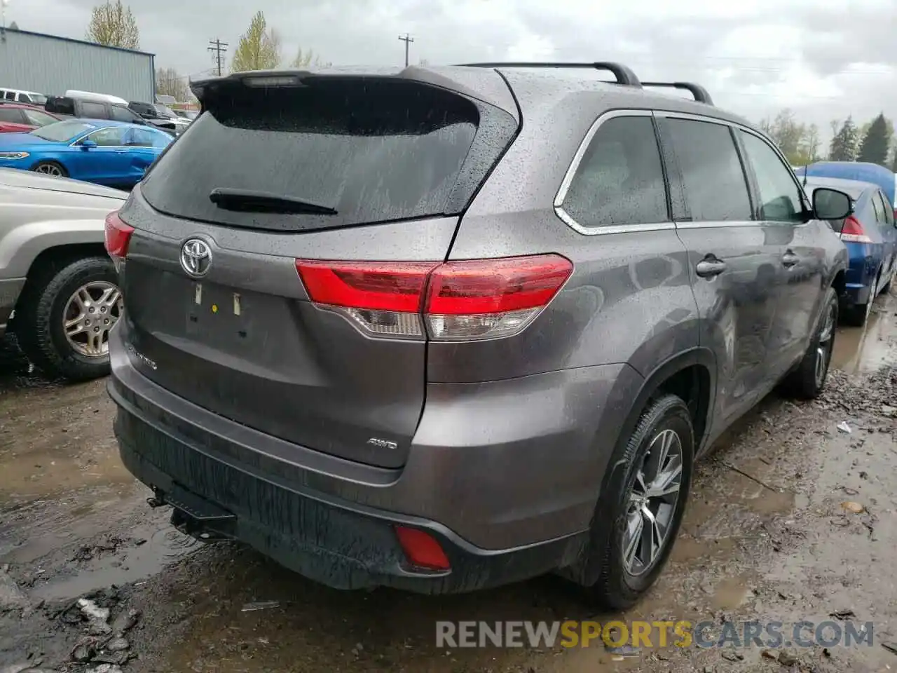 4 Photograph of a damaged car 5TDBZRFH2KS996787 TOYOTA HIGHLANDER 2019