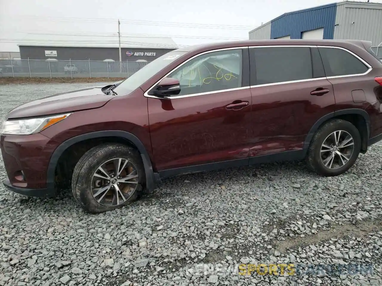 9 Photograph of a damaged car 5TDBZRFH3KS700675 TOYOTA HIGHLANDER 2019