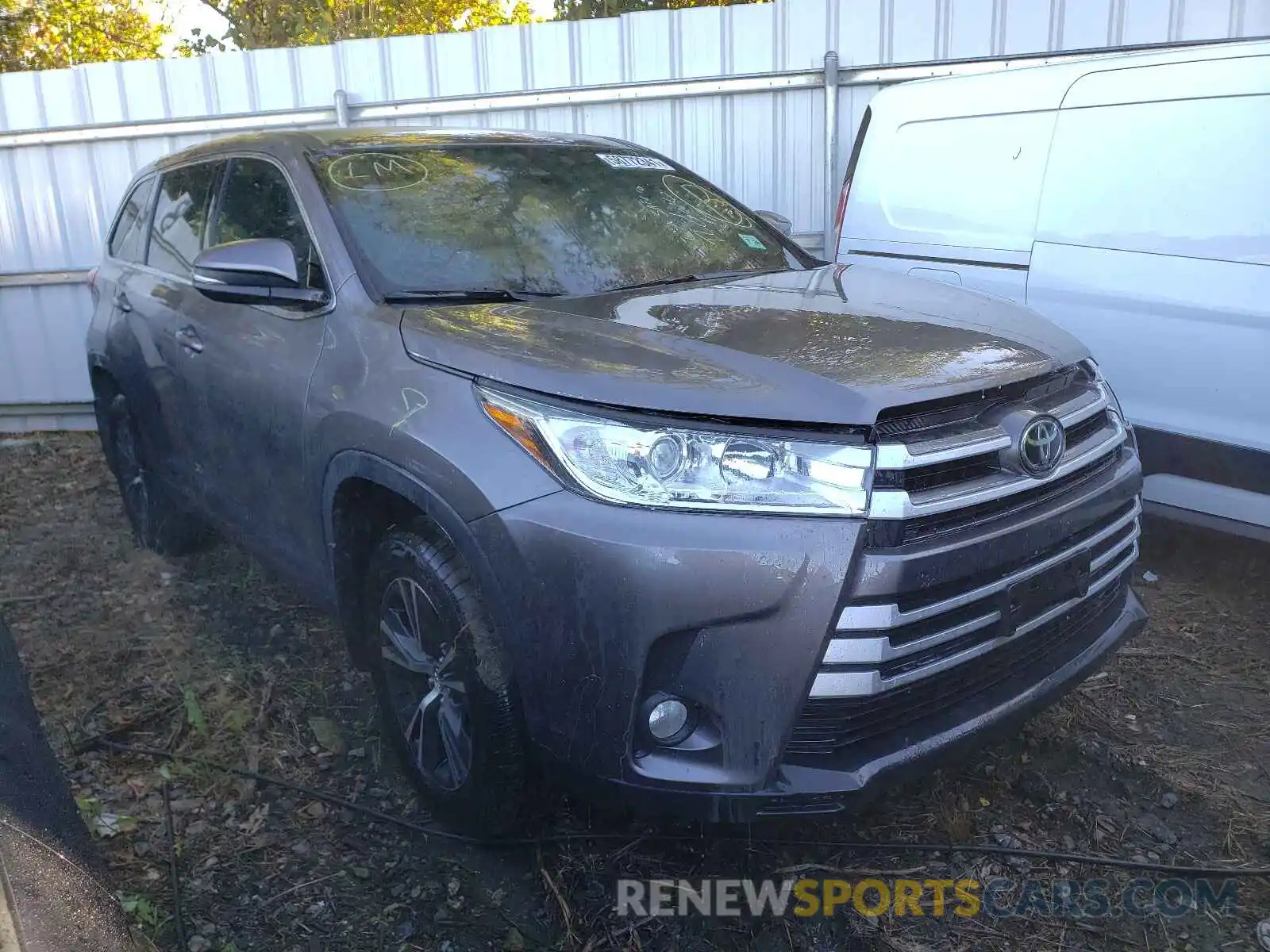 1 Photograph of a damaged car 5TDBZRFH3KS701275 TOYOTA HIGHLANDER 2019