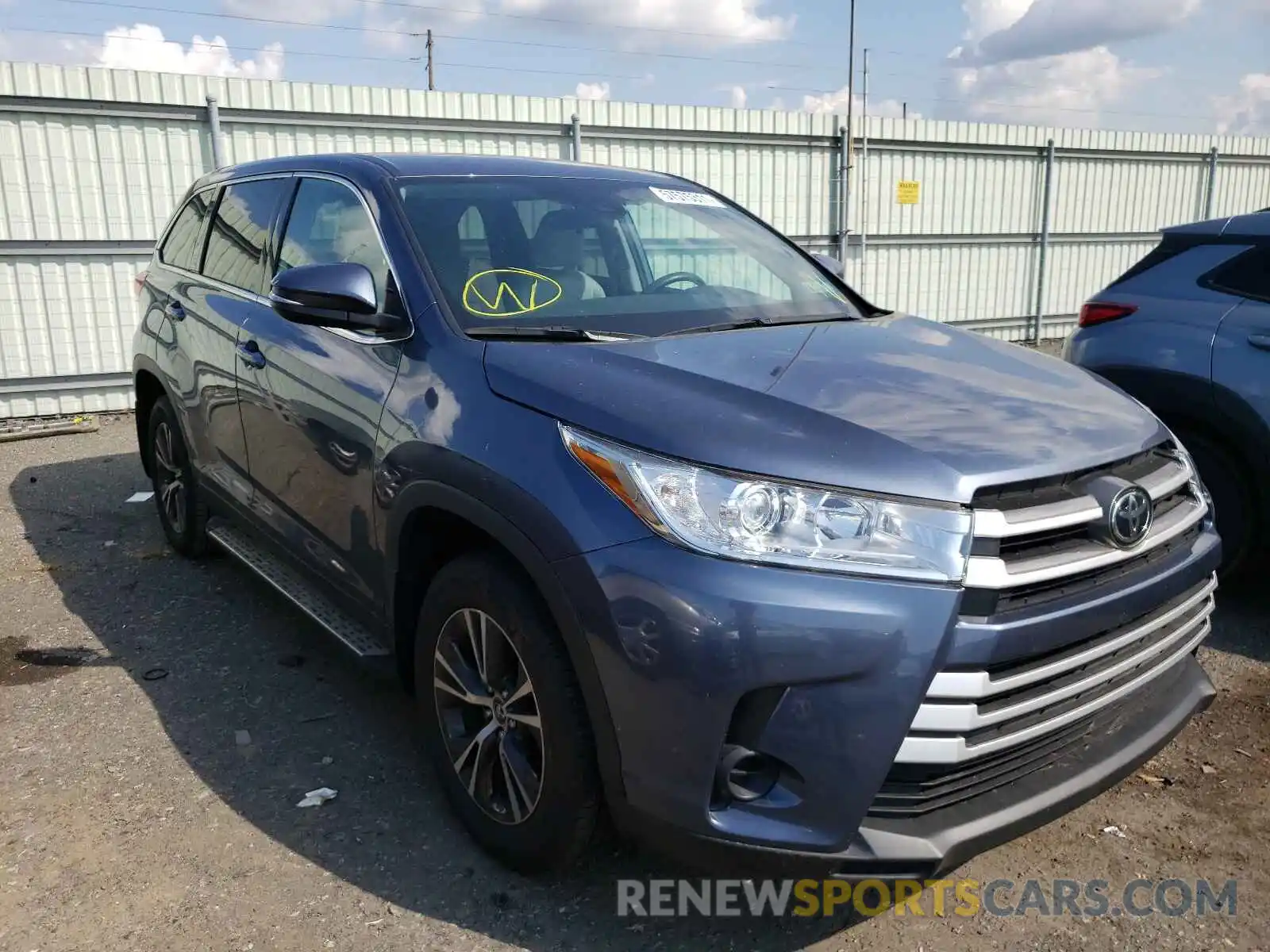 1 Photograph of a damaged car 5TDBZRFH3KS703950 TOYOTA HIGHLANDER 2019