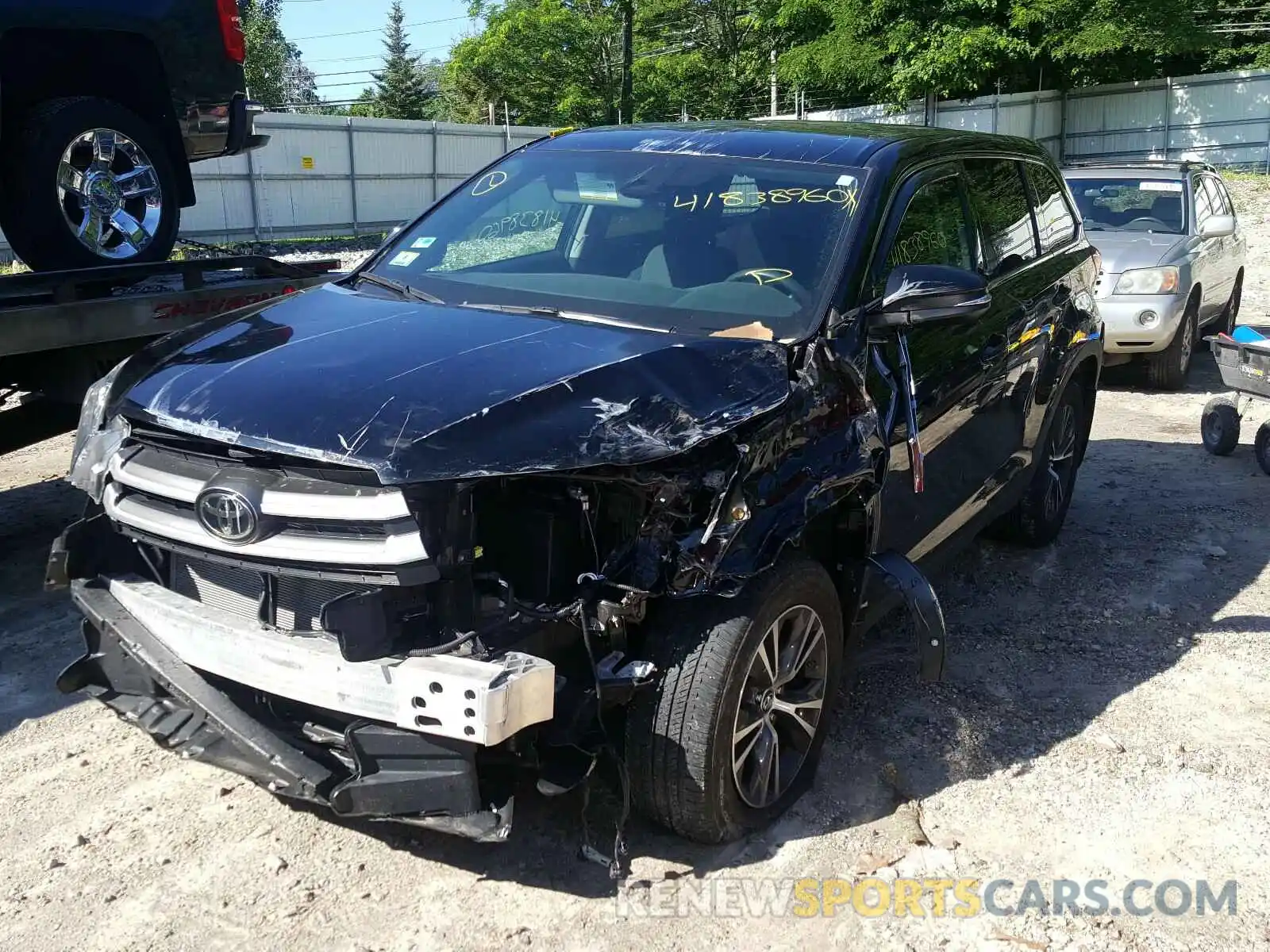 2 Photograph of a damaged car 5TDBZRFH3KS706976 TOYOTA HIGHLANDER 2019