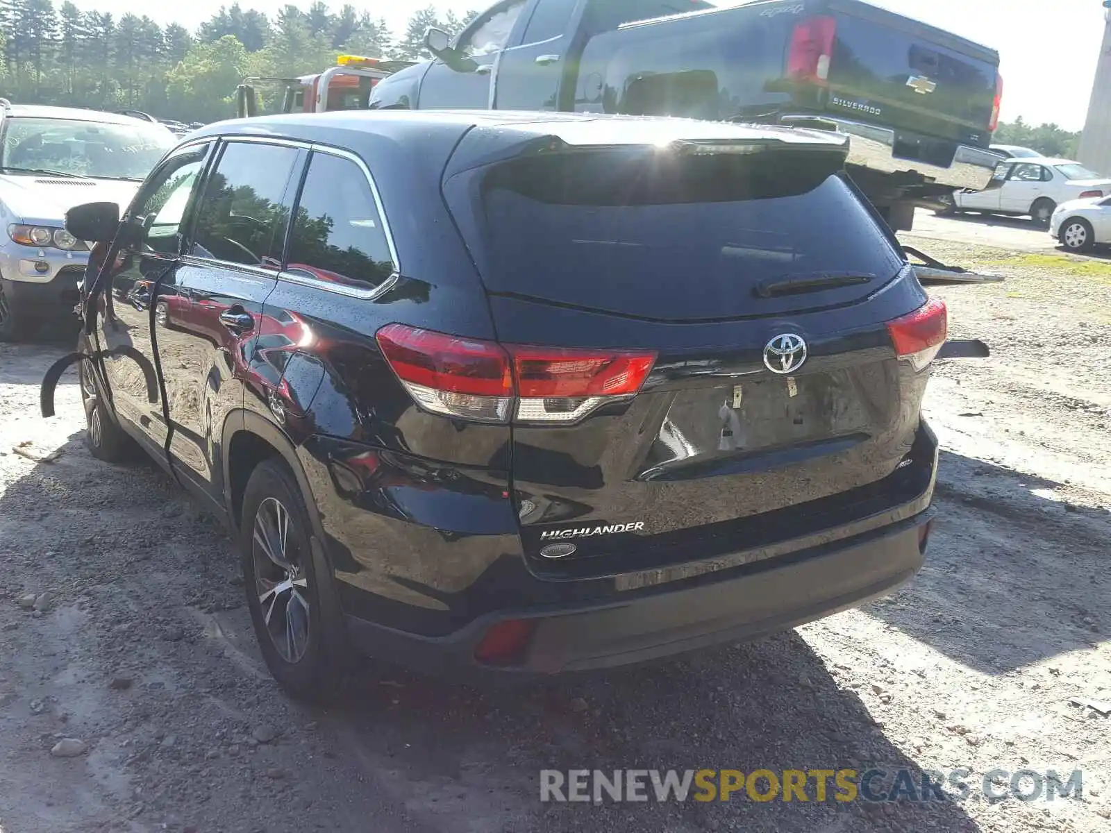 3 Photograph of a damaged car 5TDBZRFH3KS706976 TOYOTA HIGHLANDER 2019