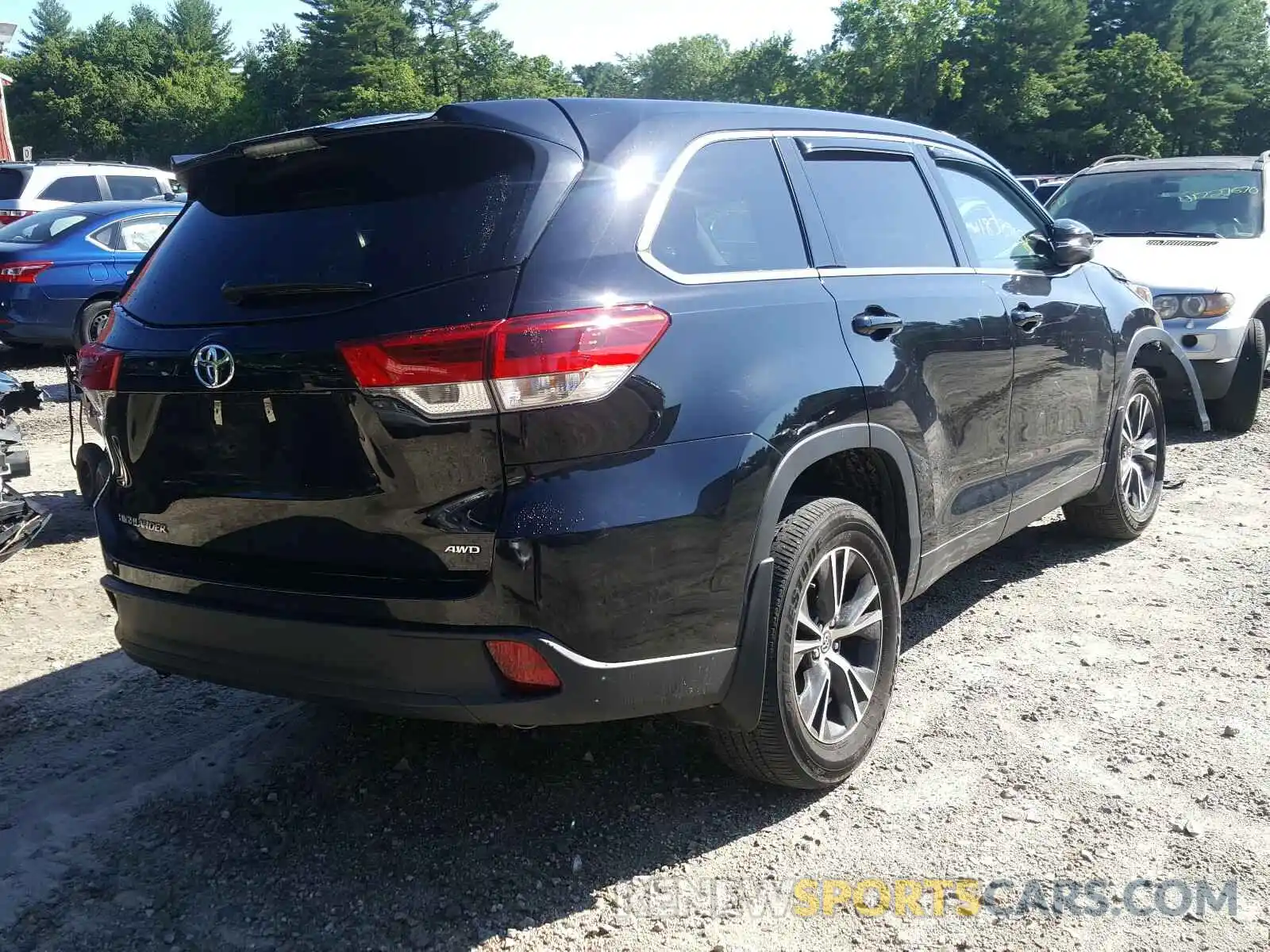 4 Photograph of a damaged car 5TDBZRFH3KS706976 TOYOTA HIGHLANDER 2019