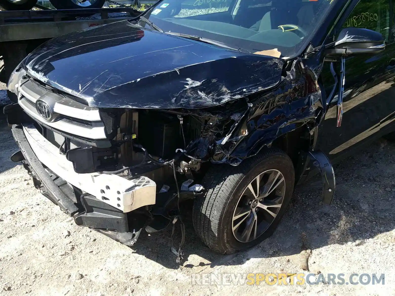 9 Photograph of a damaged car 5TDBZRFH3KS706976 TOYOTA HIGHLANDER 2019