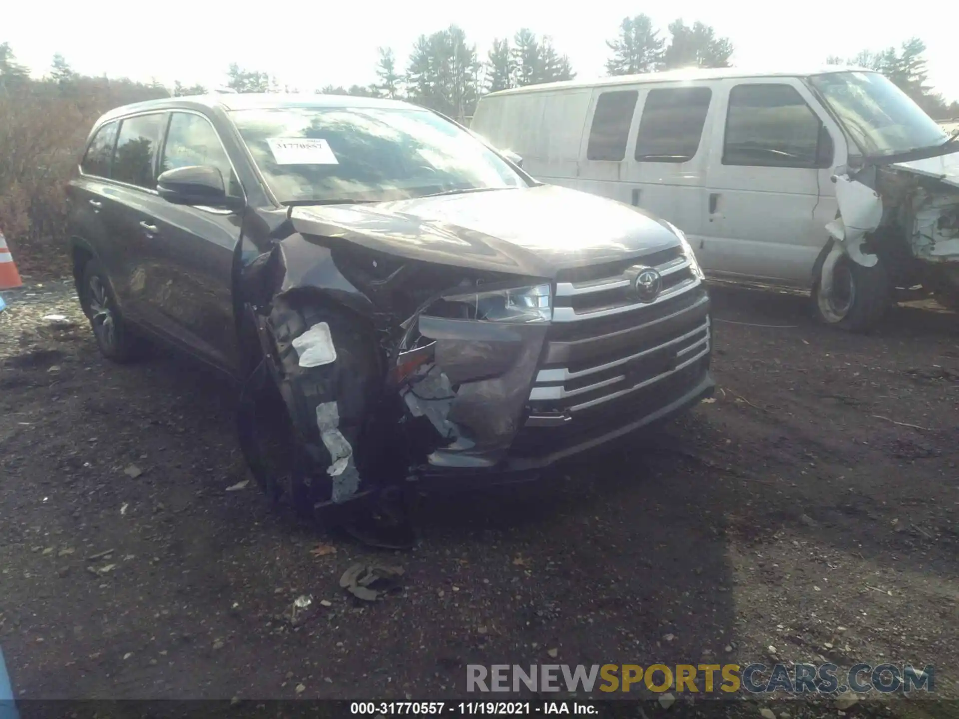 1 Photograph of a damaged car 5TDBZRFH3KS717203 TOYOTA HIGHLANDER 2019