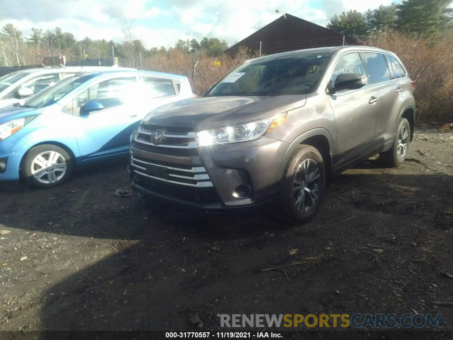 2 Photograph of a damaged car 5TDBZRFH3KS717203 TOYOTA HIGHLANDER 2019