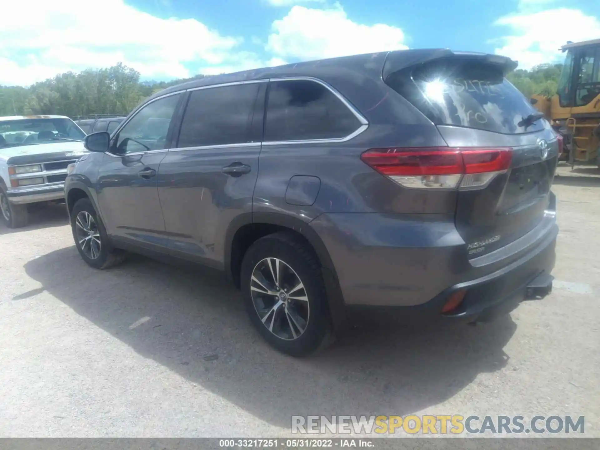 3 Photograph of a damaged car 5TDBZRFH3KS741842 TOYOTA HIGHLANDER 2019