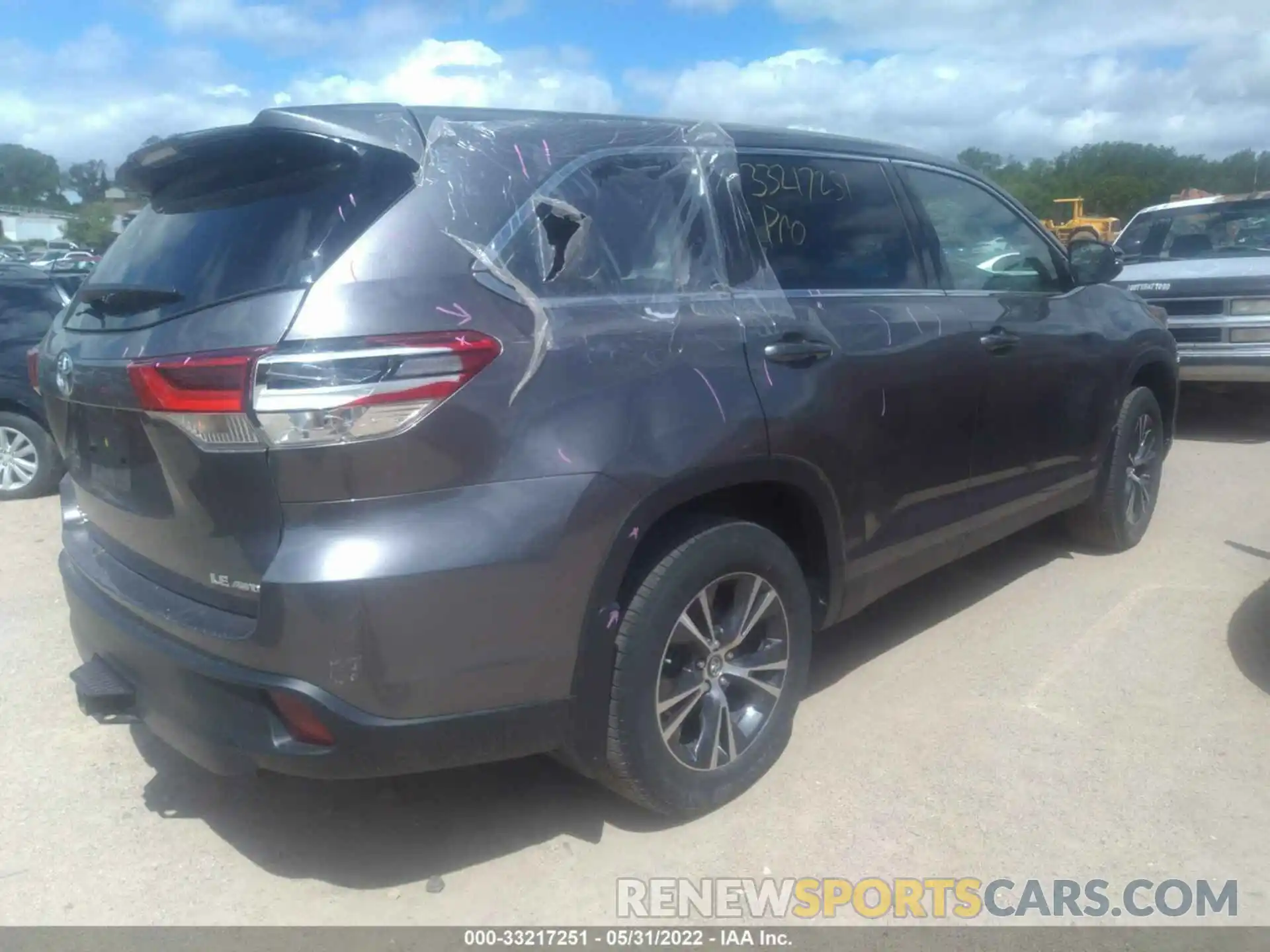 4 Photograph of a damaged car 5TDBZRFH3KS741842 TOYOTA HIGHLANDER 2019