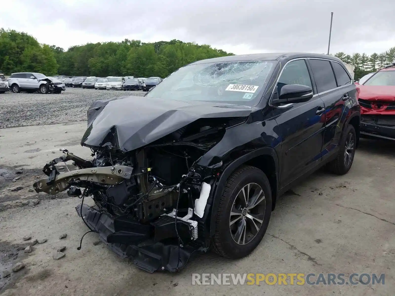 2 Photograph of a damaged car 5TDBZRFH3KS746667 TOYOTA HIGHLANDER 2019