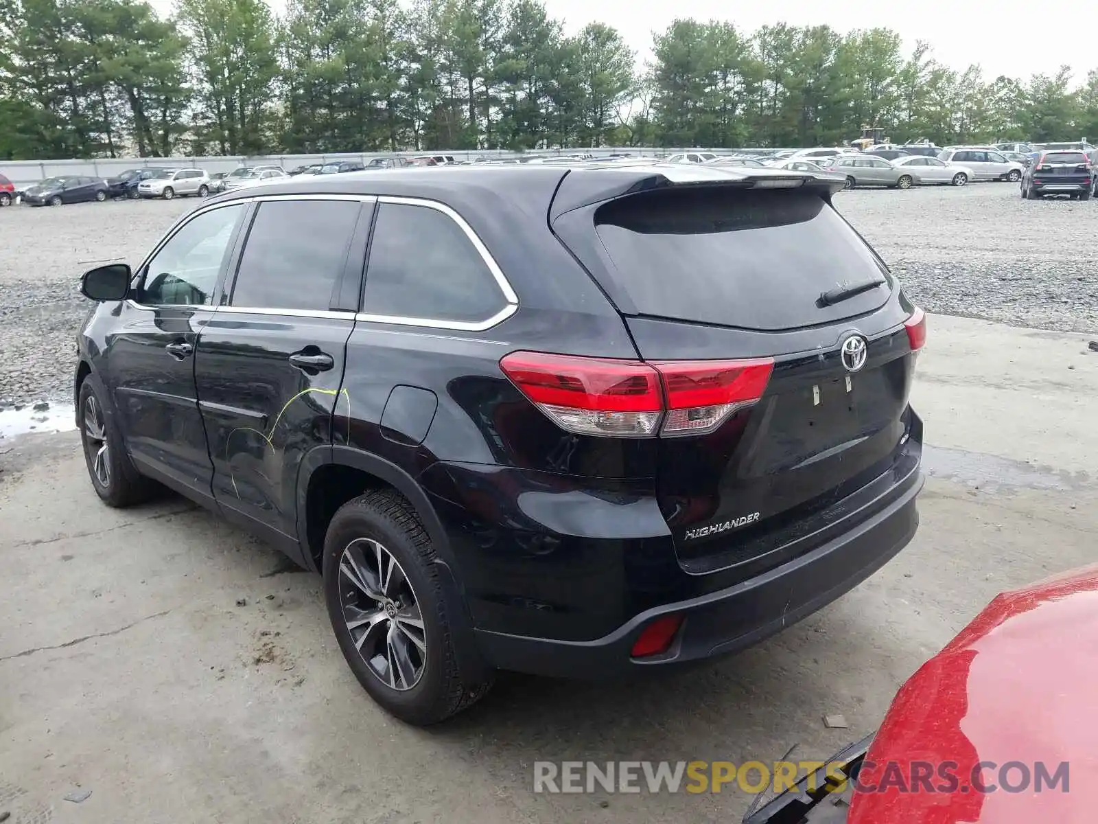 3 Photograph of a damaged car 5TDBZRFH3KS746667 TOYOTA HIGHLANDER 2019