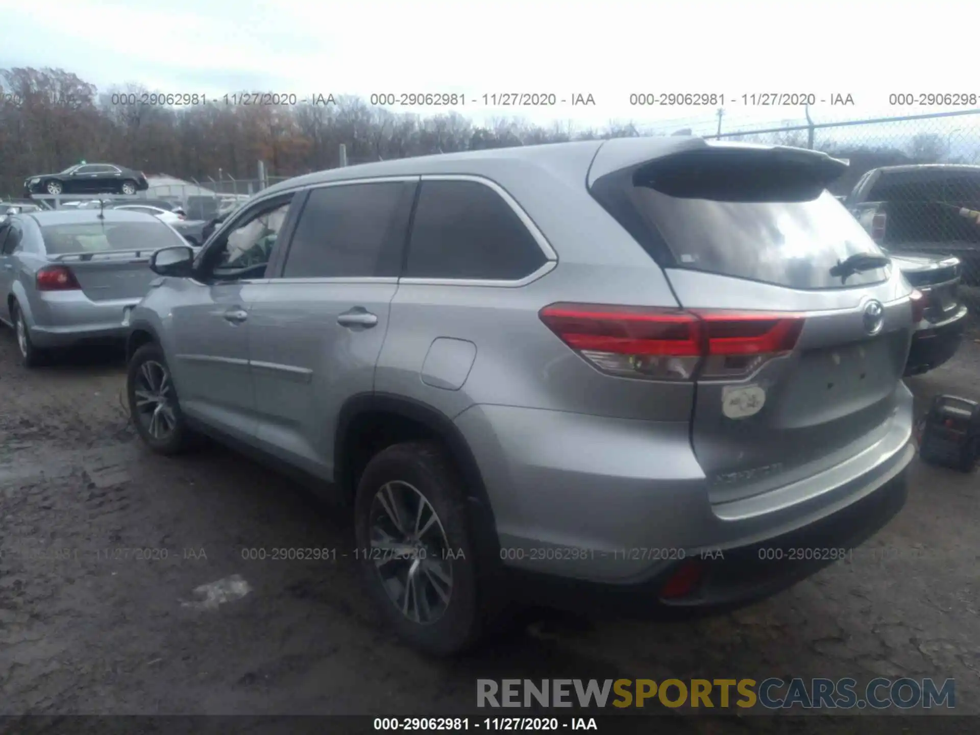 3 Photograph of a damaged car 5TDBZRFH3KS916235 TOYOTA HIGHLANDER 2019