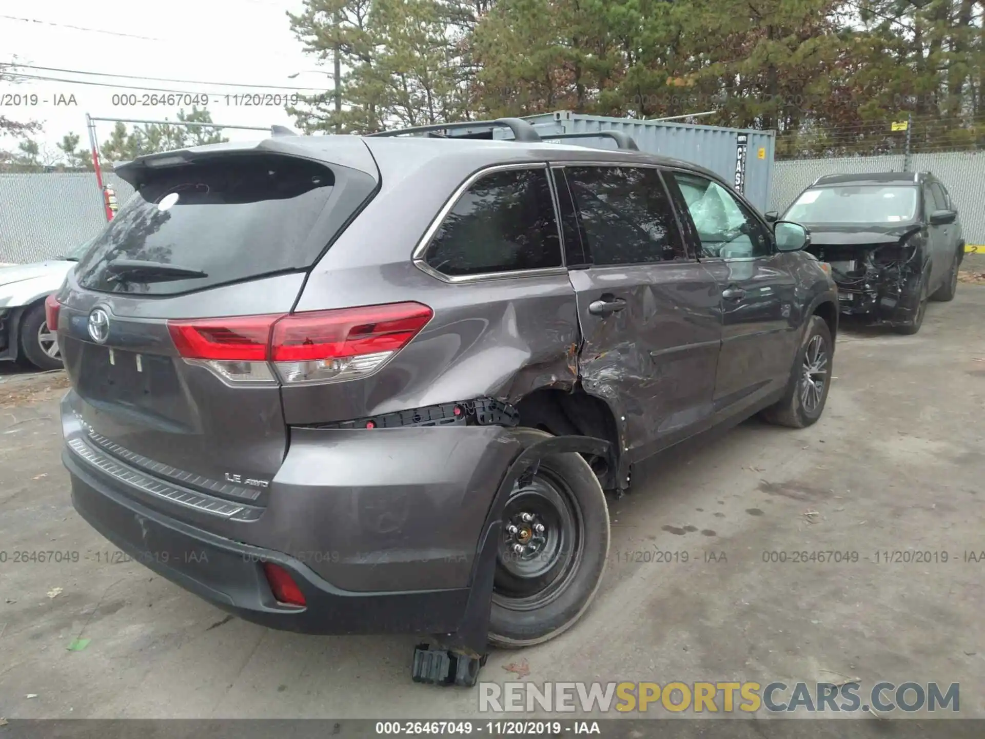 4 Photograph of a damaged car 5TDBZRFH3KS917403 TOYOTA HIGHLANDER 2019