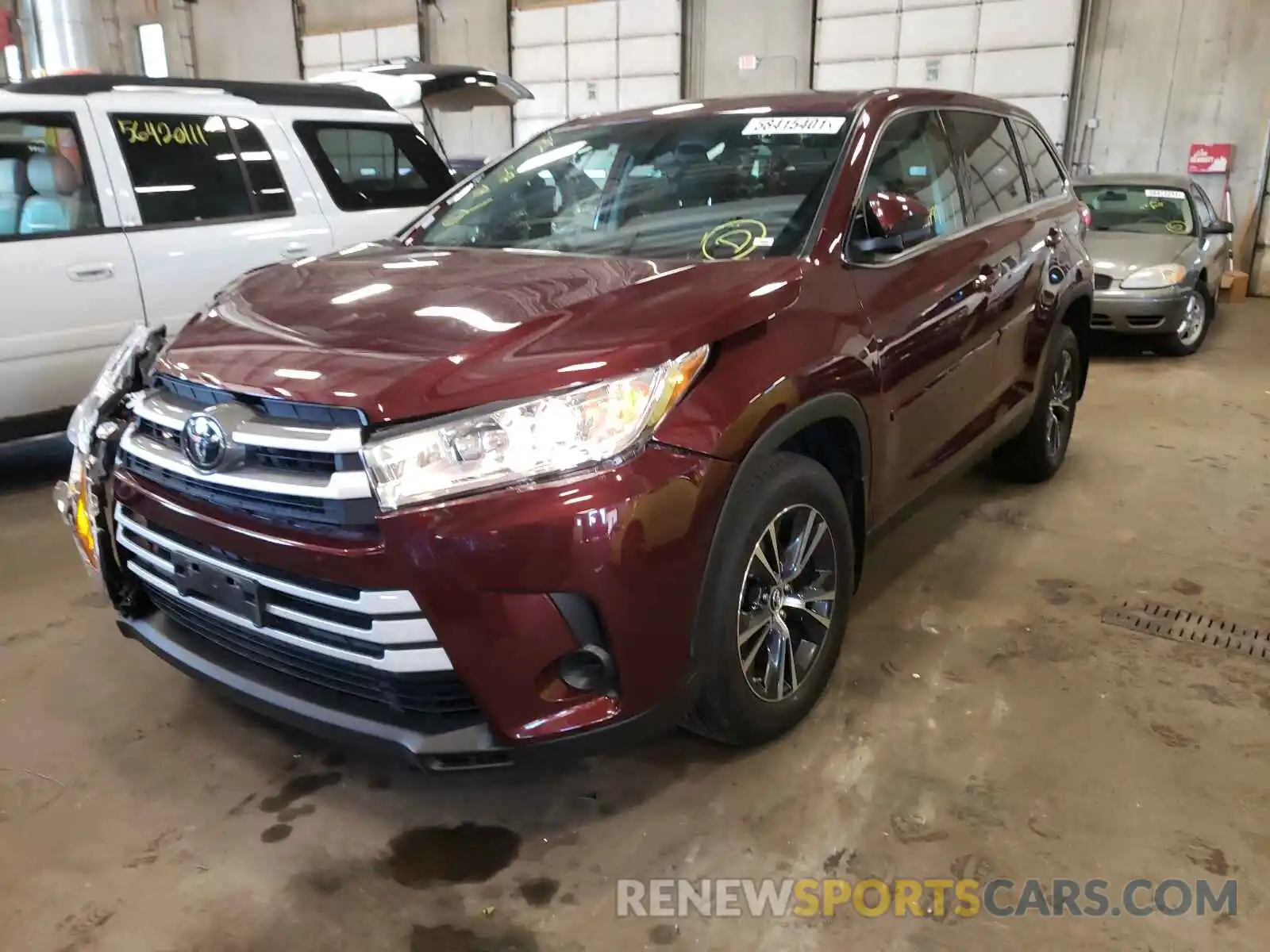 2 Photograph of a damaged car 5TDBZRFH3KS921242 TOYOTA HIGHLANDER 2019