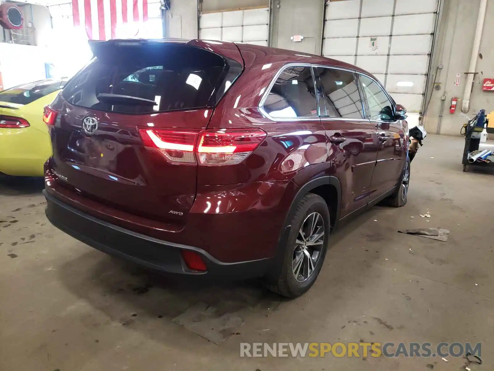 4 Photograph of a damaged car 5TDBZRFH3KS921242 TOYOTA HIGHLANDER 2019