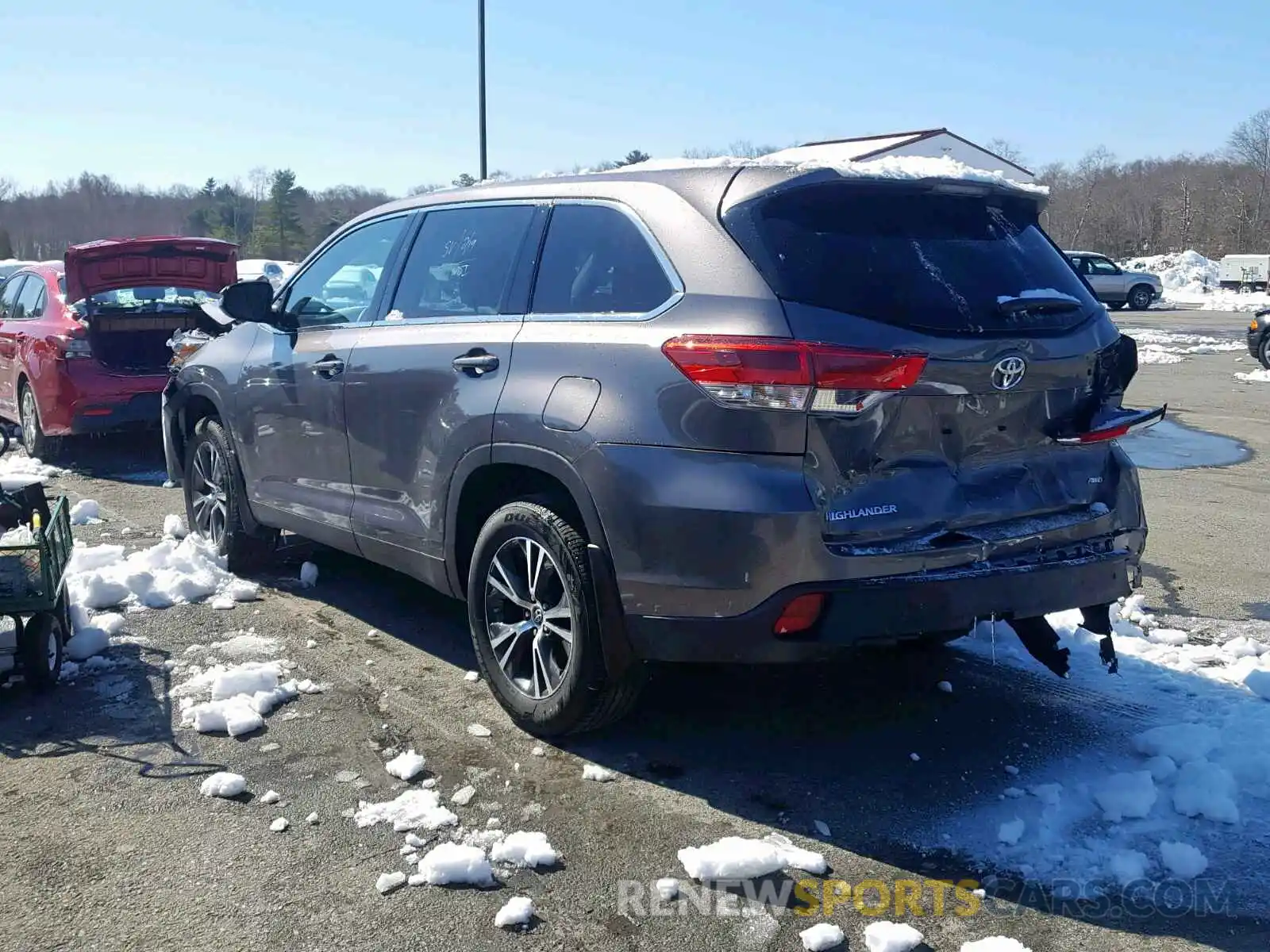 3 Photograph of a damaged car 5TDBZRFH3KS921614 TOYOTA HIGHLANDER 2019