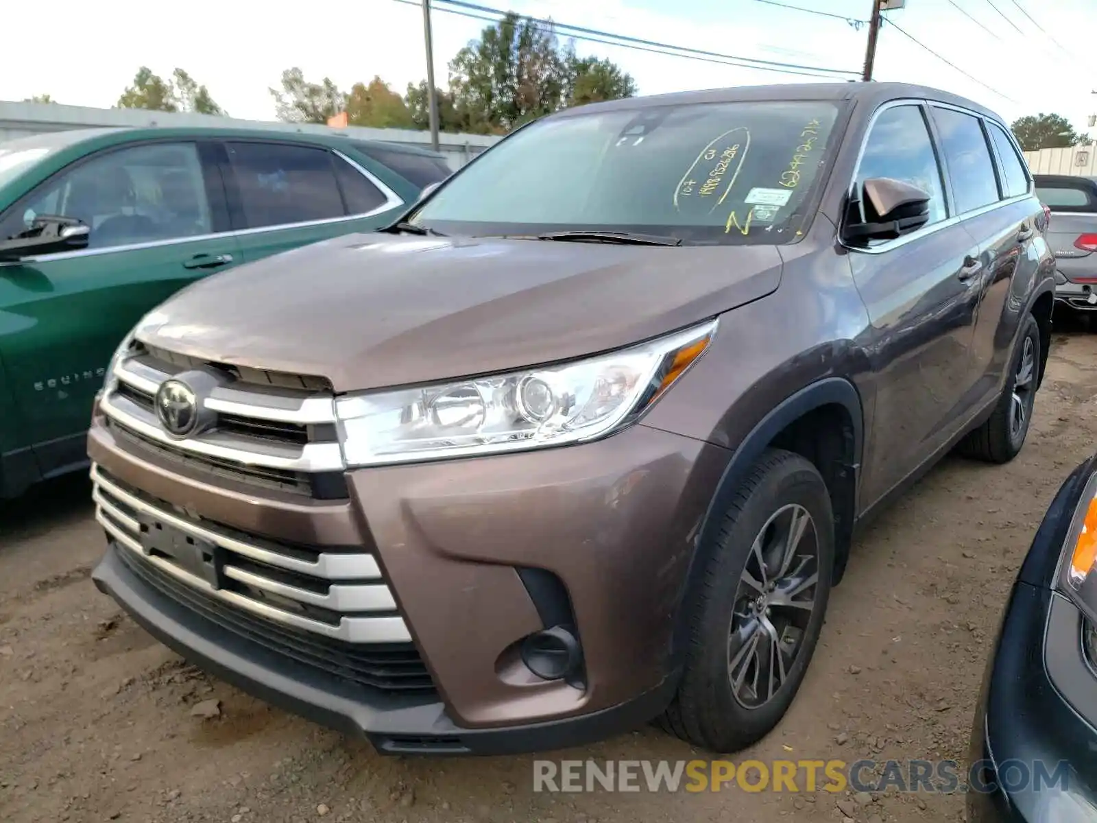 2 Photograph of a damaged car 5TDBZRFH3KS923282 TOYOTA HIGHLANDER 2019