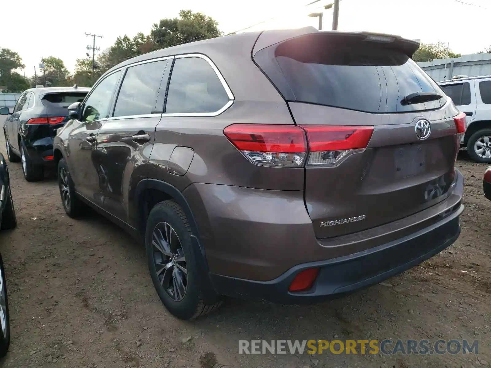 3 Photograph of a damaged car 5TDBZRFH3KS923282 TOYOTA HIGHLANDER 2019