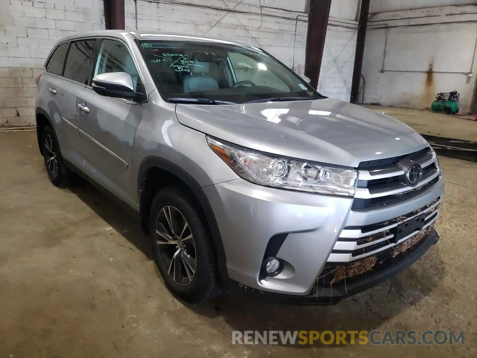 1 Фотография поврежденного автомобиля 5TDBZRFH3KS925887 TOYOTA HIGHLANDER 2019