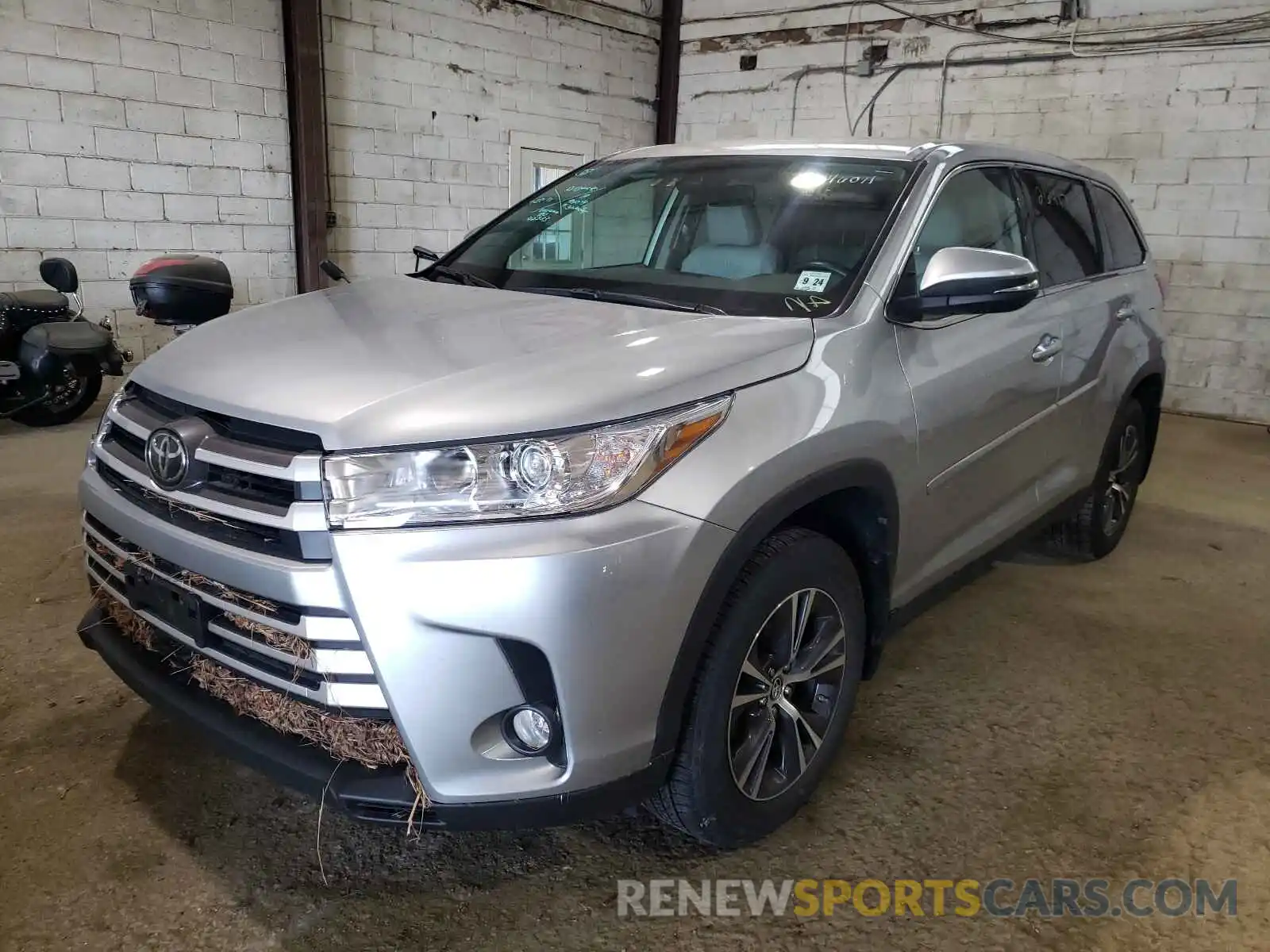 2 Photograph of a damaged car 5TDBZRFH3KS925887 TOYOTA HIGHLANDER 2019