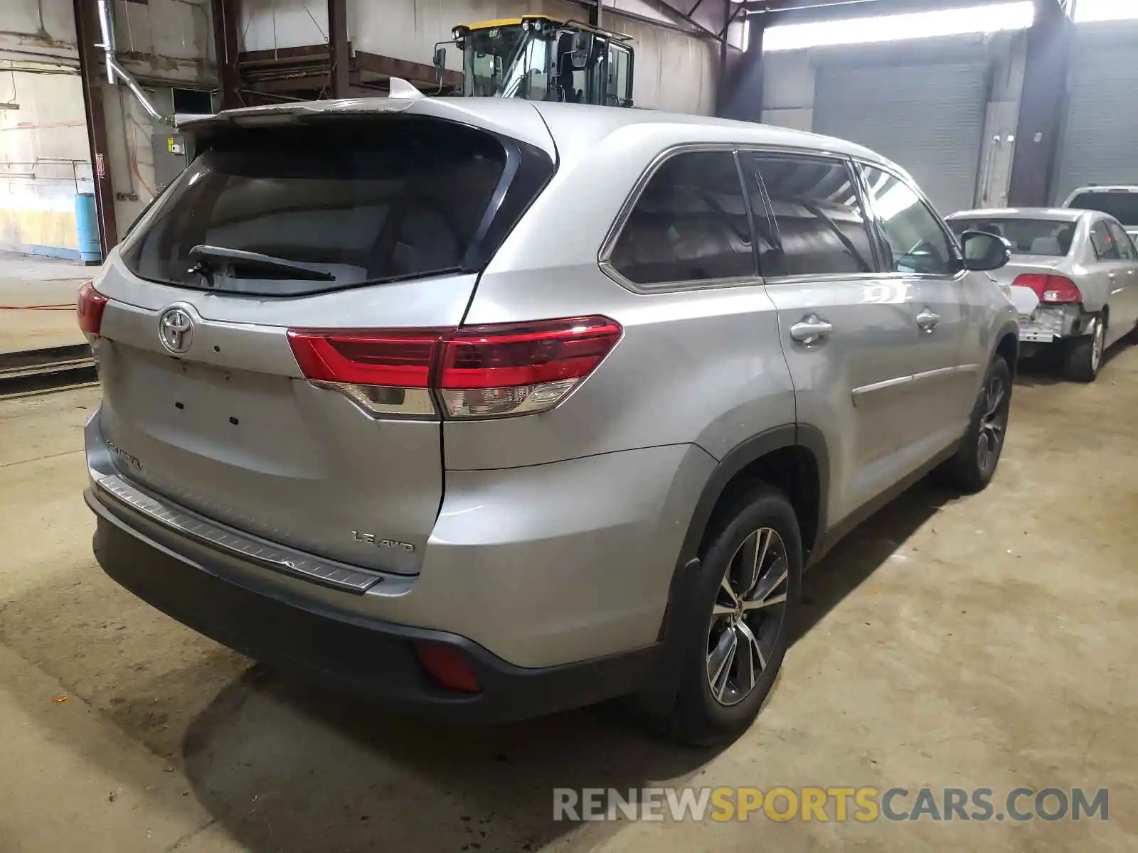 4 Photograph of a damaged car 5TDBZRFH3KS925887 TOYOTA HIGHLANDER 2019