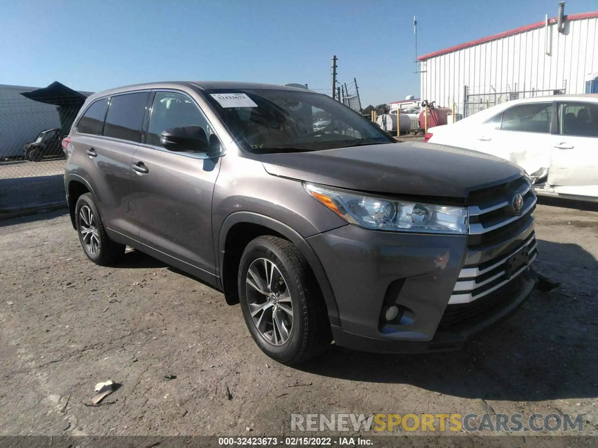 1 Photograph of a damaged car 5TDBZRFH3KS931091 TOYOTA HIGHLANDER 2019