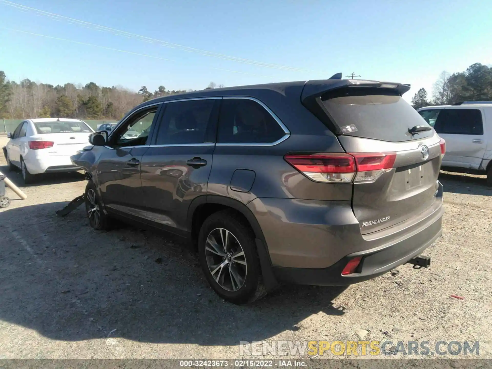 3 Photograph of a damaged car 5TDBZRFH3KS931091 TOYOTA HIGHLANDER 2019