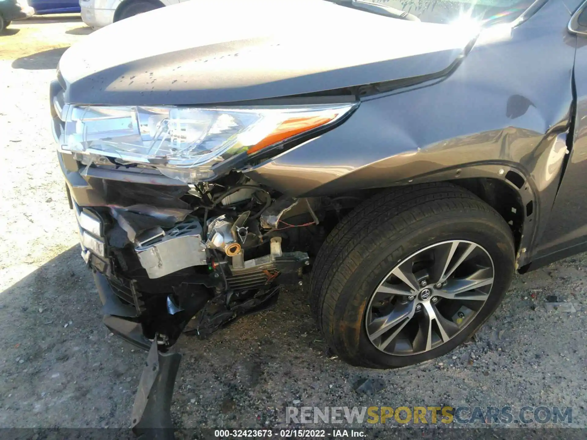 6 Photograph of a damaged car 5TDBZRFH3KS931091 TOYOTA HIGHLANDER 2019