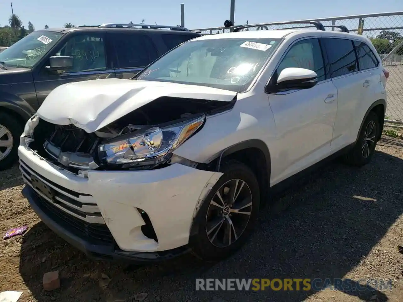 2 Photograph of a damaged car 5TDBZRFH3KS933827 TOYOTA HIGHLANDER 2019