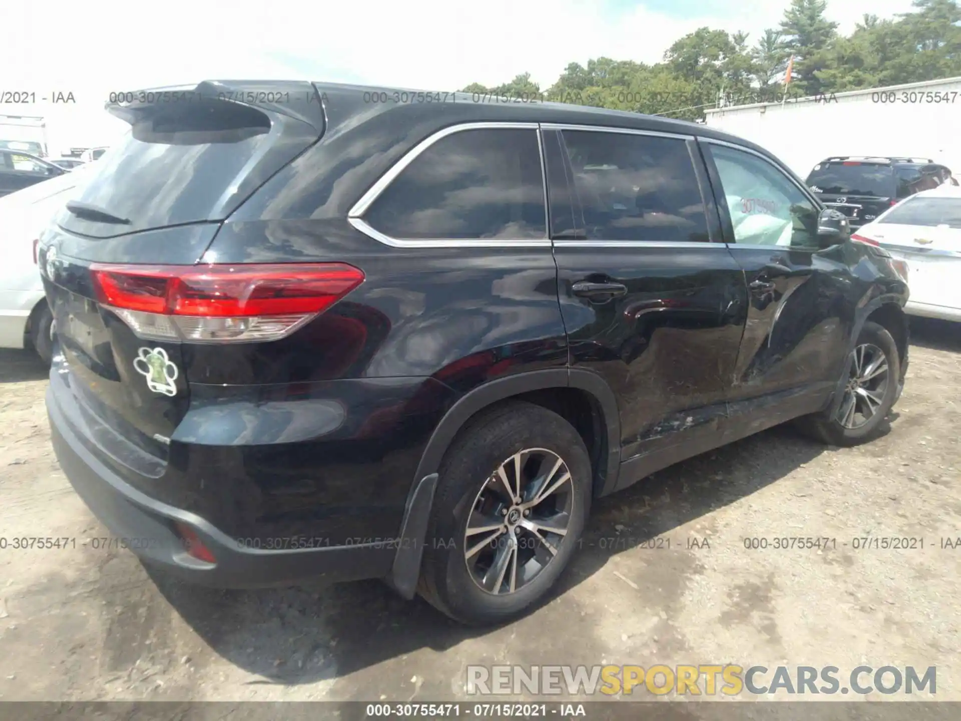 4 Photograph of a damaged car 5TDBZRFH3KS939188 TOYOTA HIGHLANDER 2019