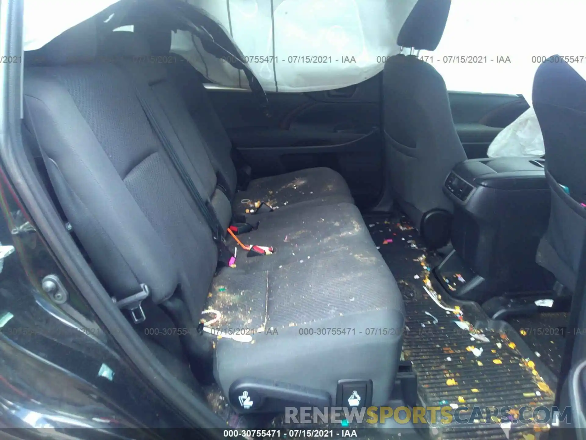 8 Photograph of a damaged car 5TDBZRFH3KS939188 TOYOTA HIGHLANDER 2019