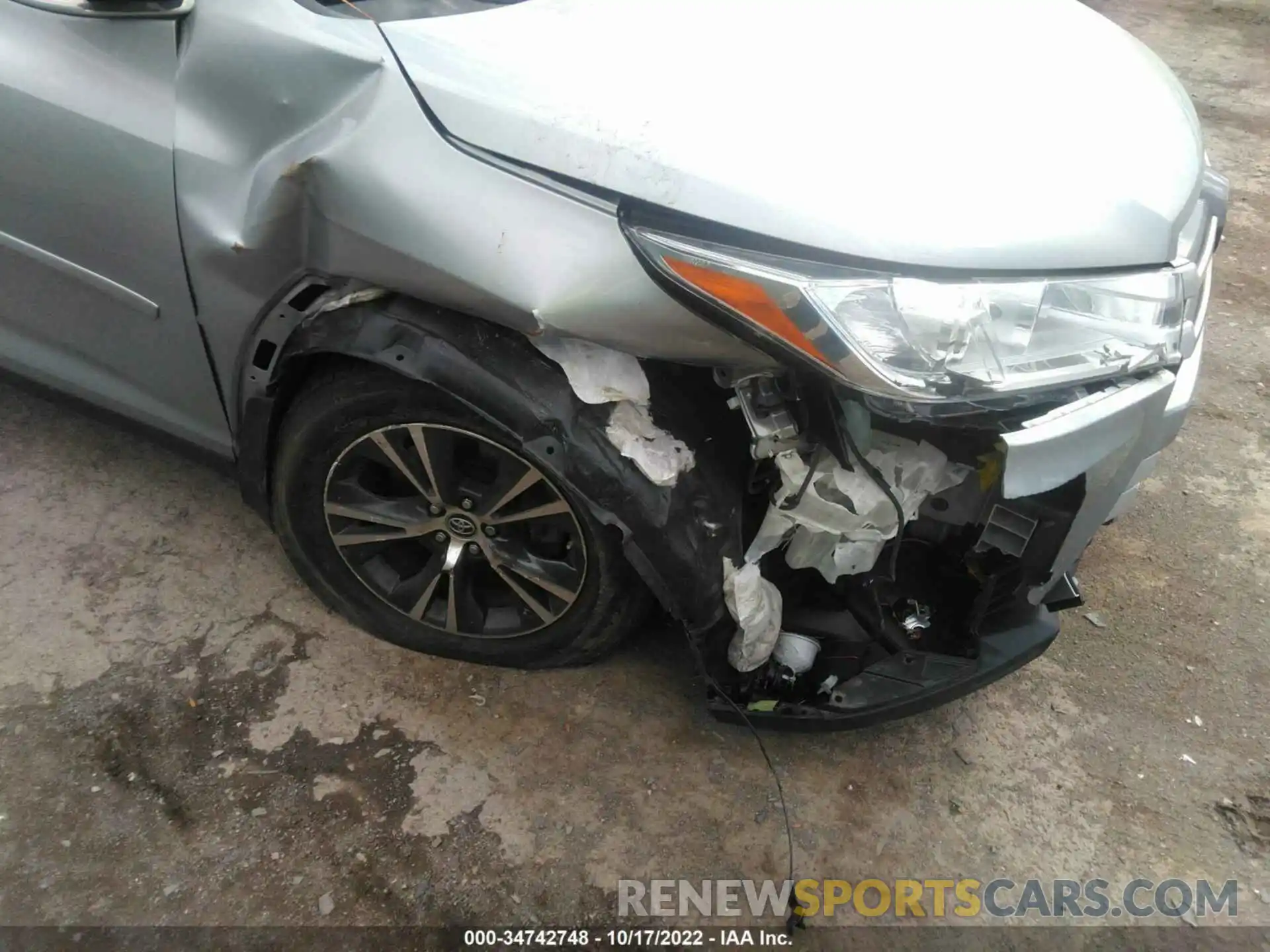 6 Photograph of a damaged car 5TDBZRFH3KS942320 TOYOTA HIGHLANDER 2019